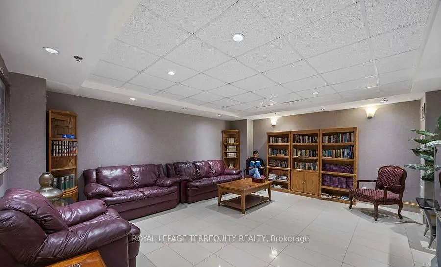 11121 Yonge Street, #215