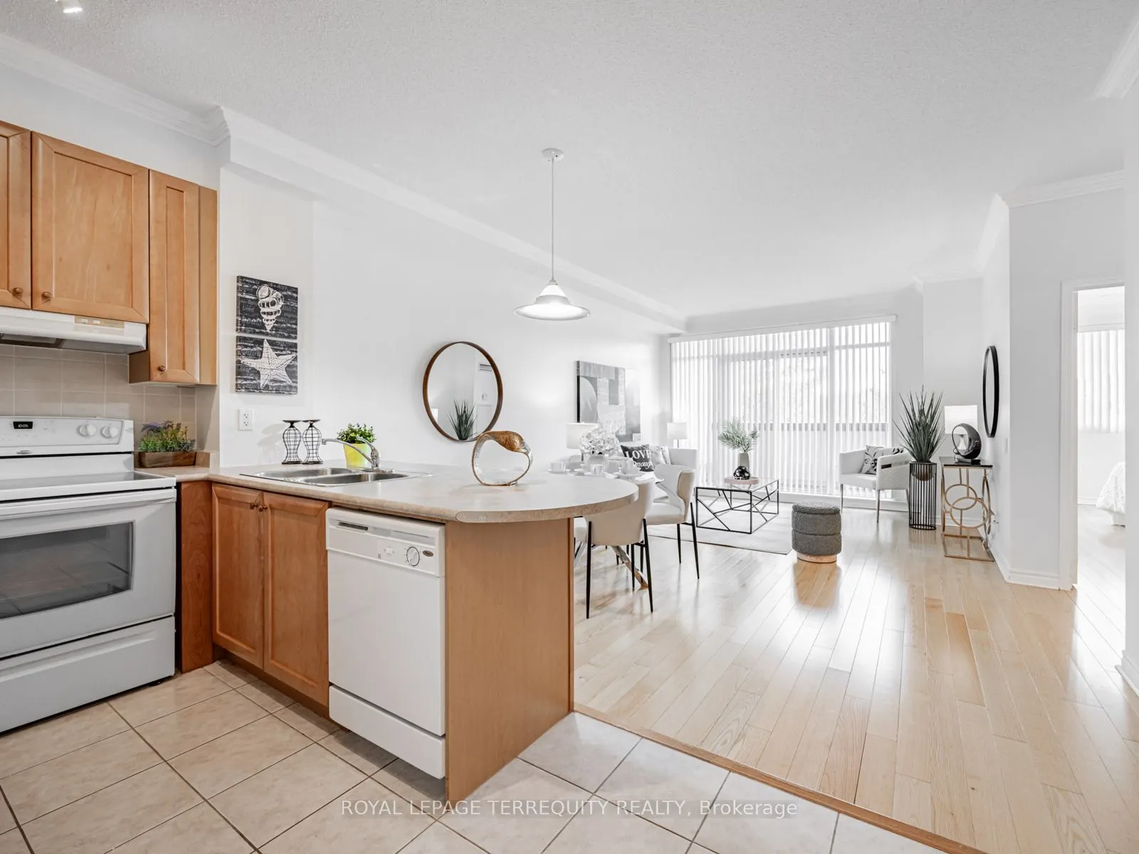 11121 Yonge Street, #215