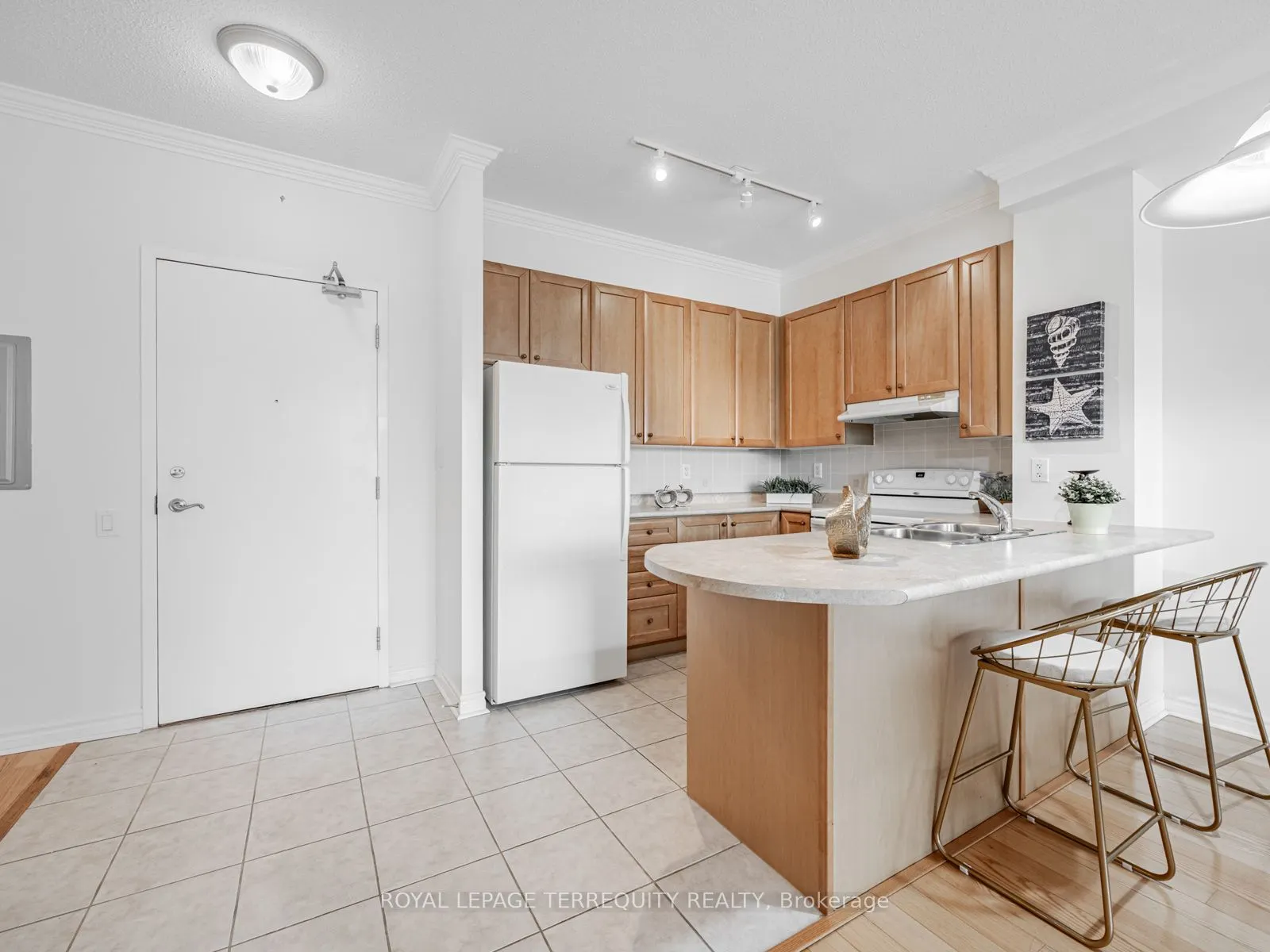 11121 Yonge Street, #215