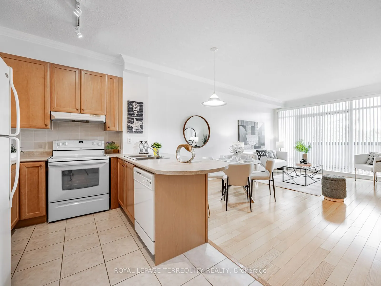 11121 Yonge Street, #215