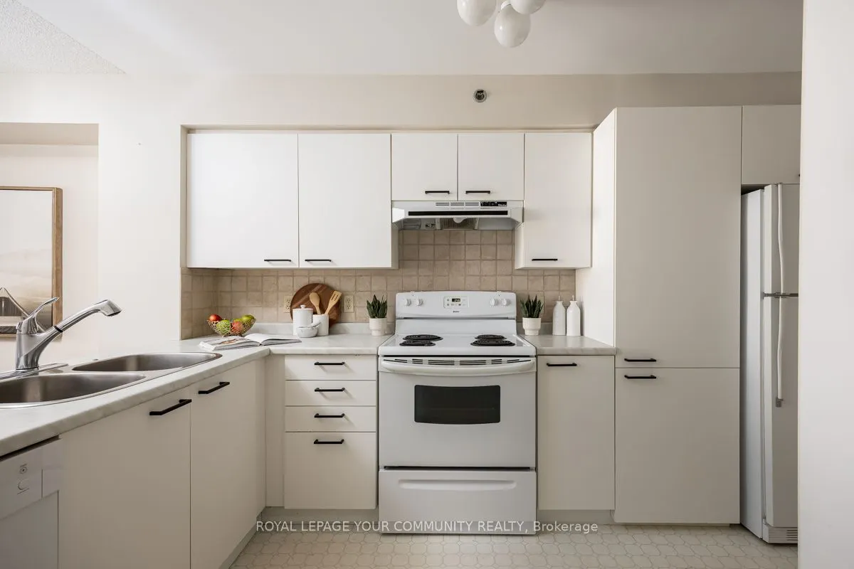 75 Weldrick Road E, #807