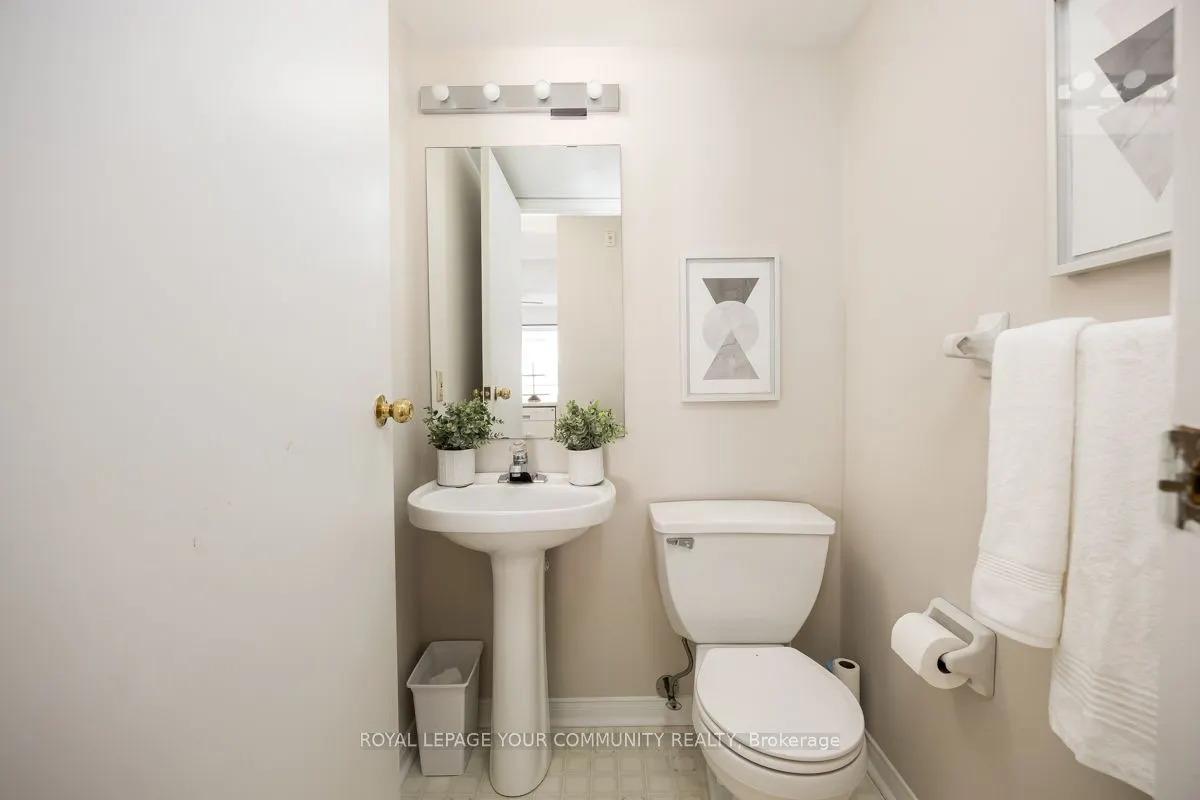 75 Weldrick Road E, #807