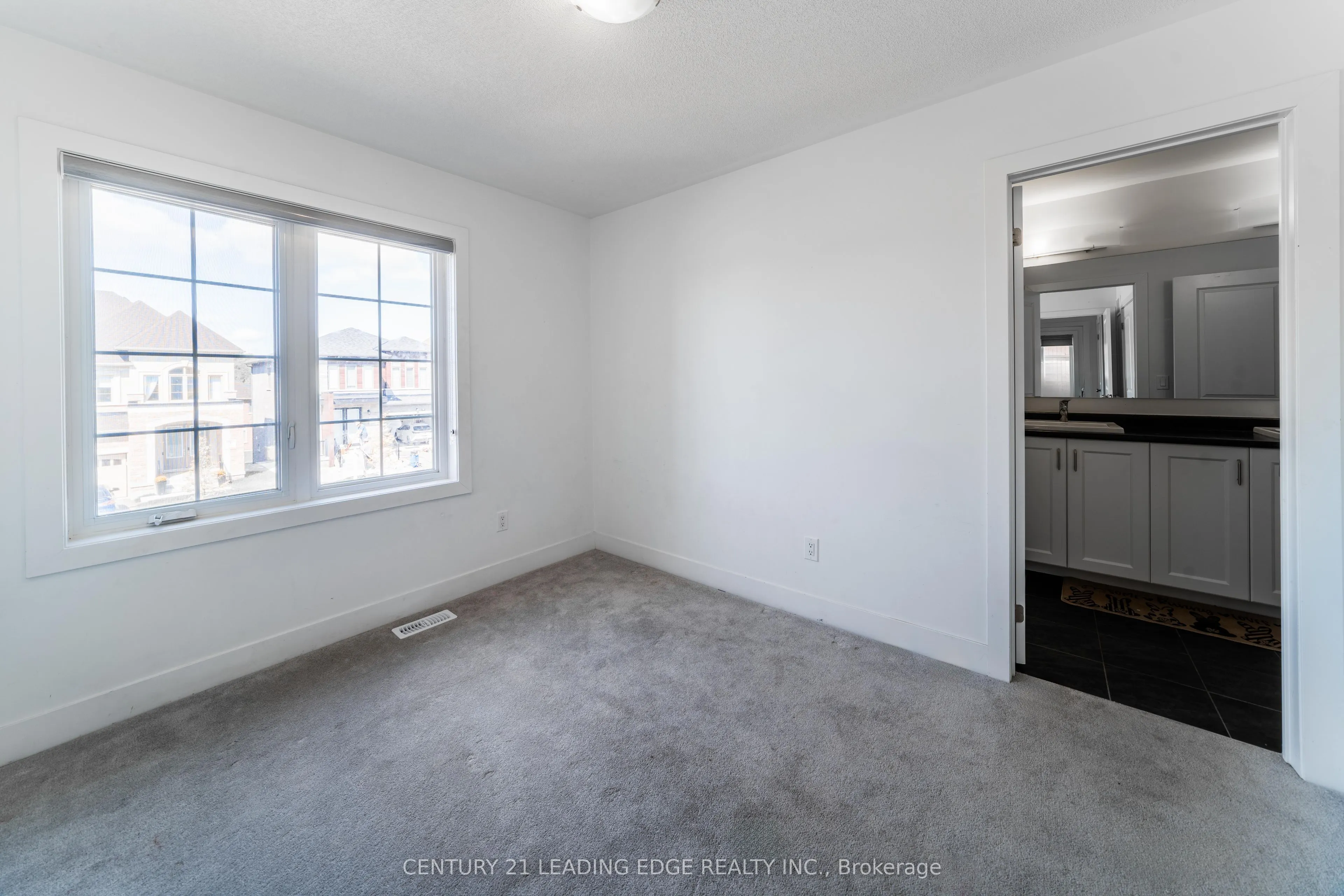 77 Kentledge Avenue