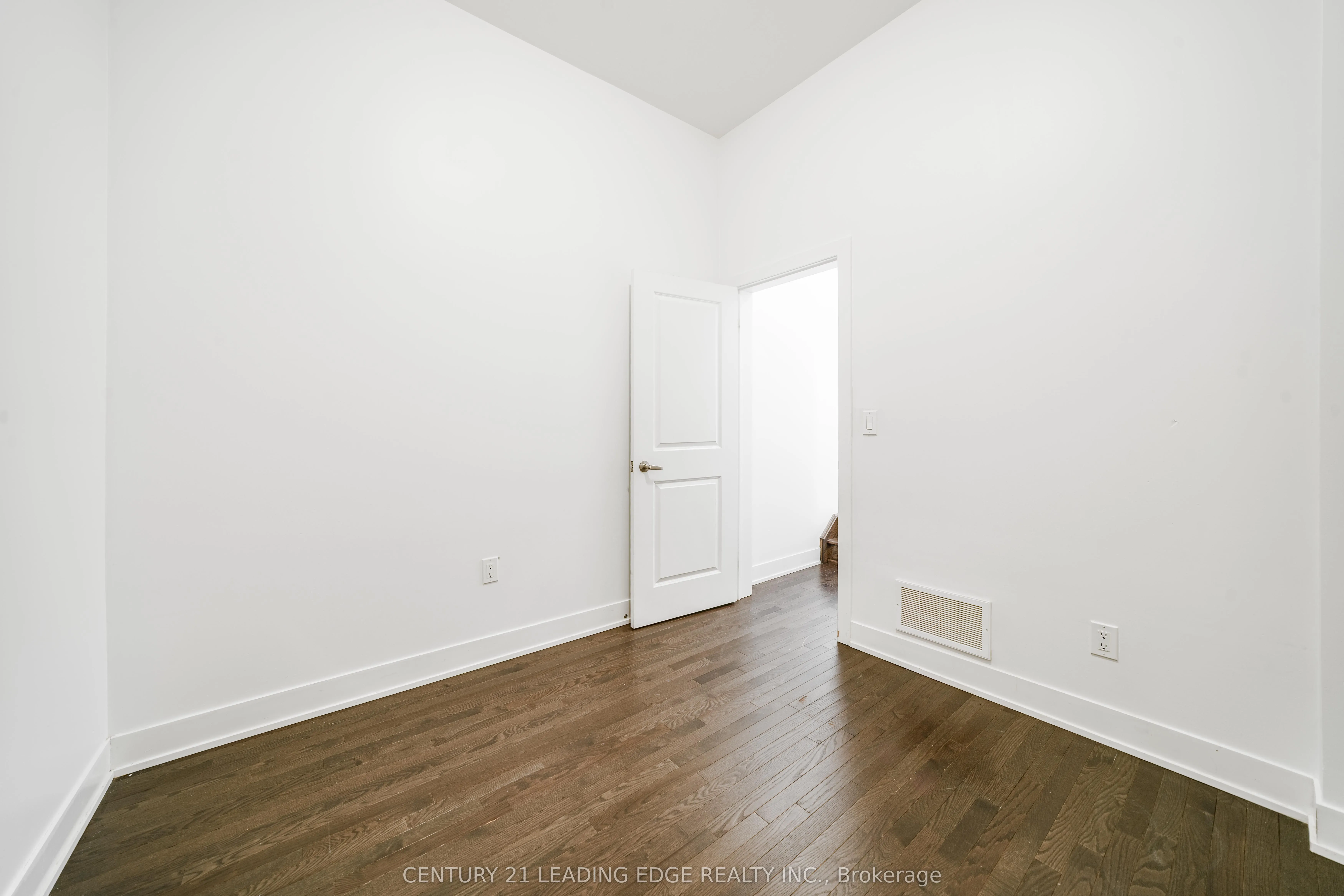 77 Kentledge Avenue