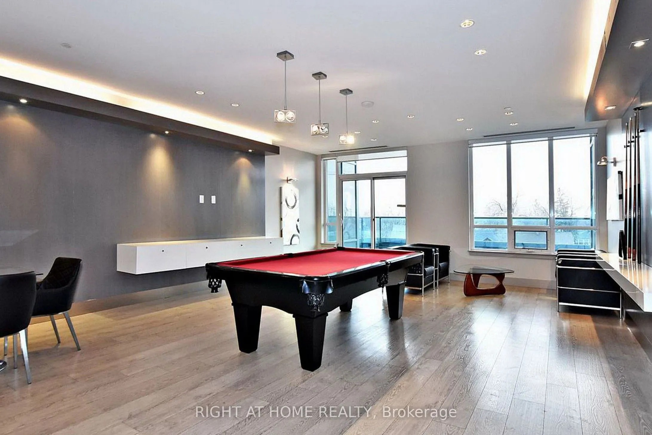7161 Yonge Street, #1127