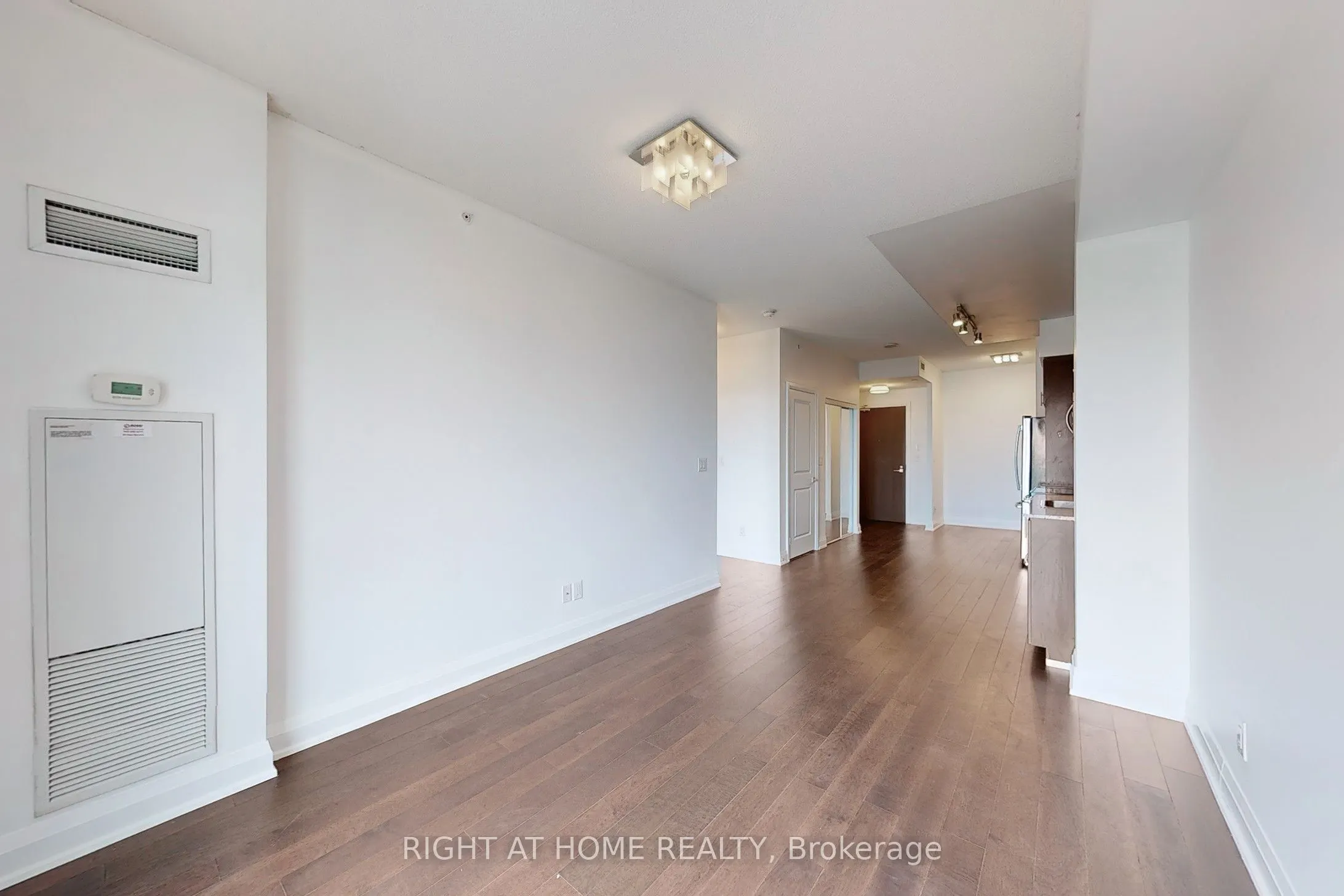 7161 Yonge Street, #1127