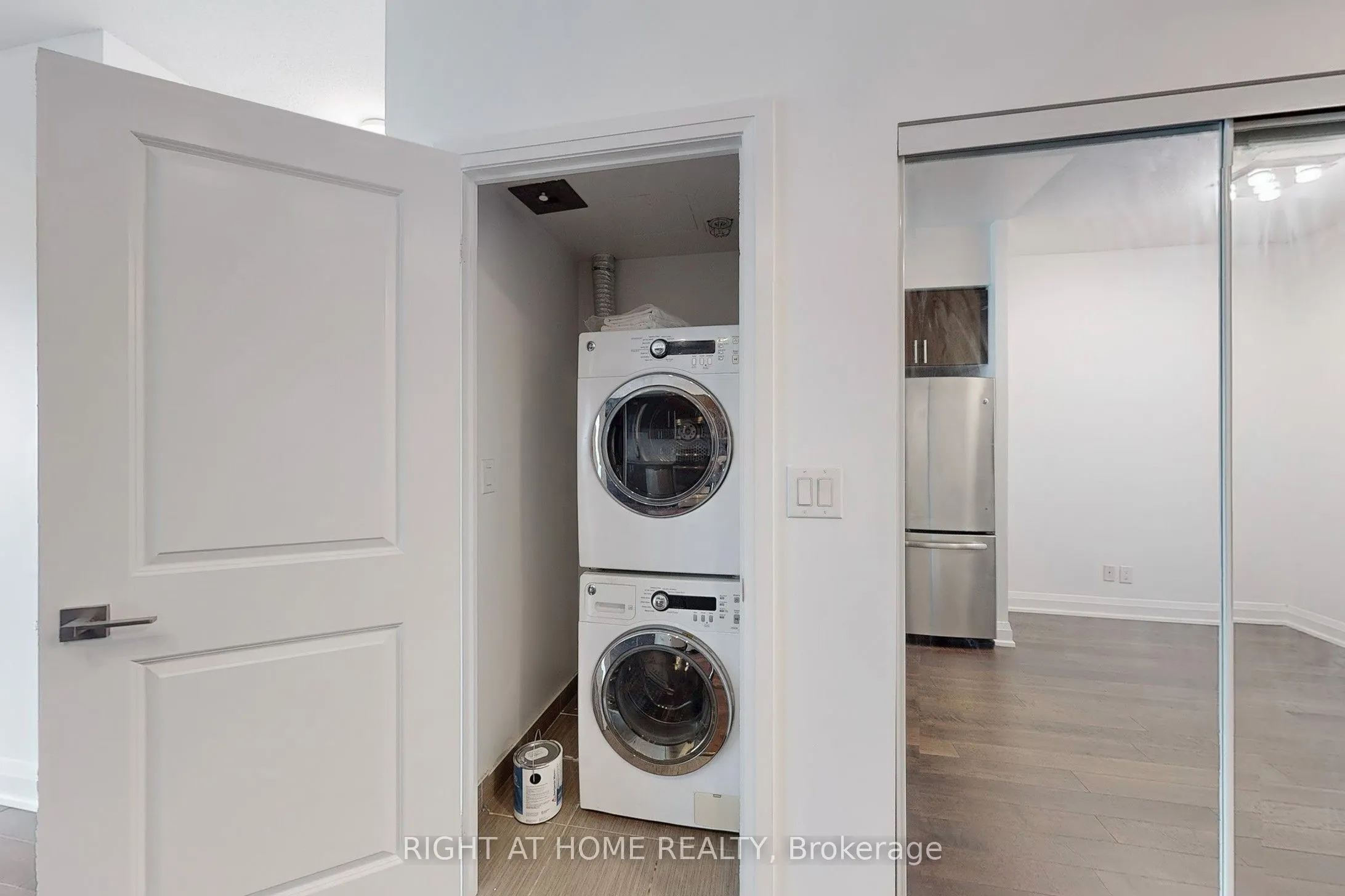 7161 Yonge Street, #1127