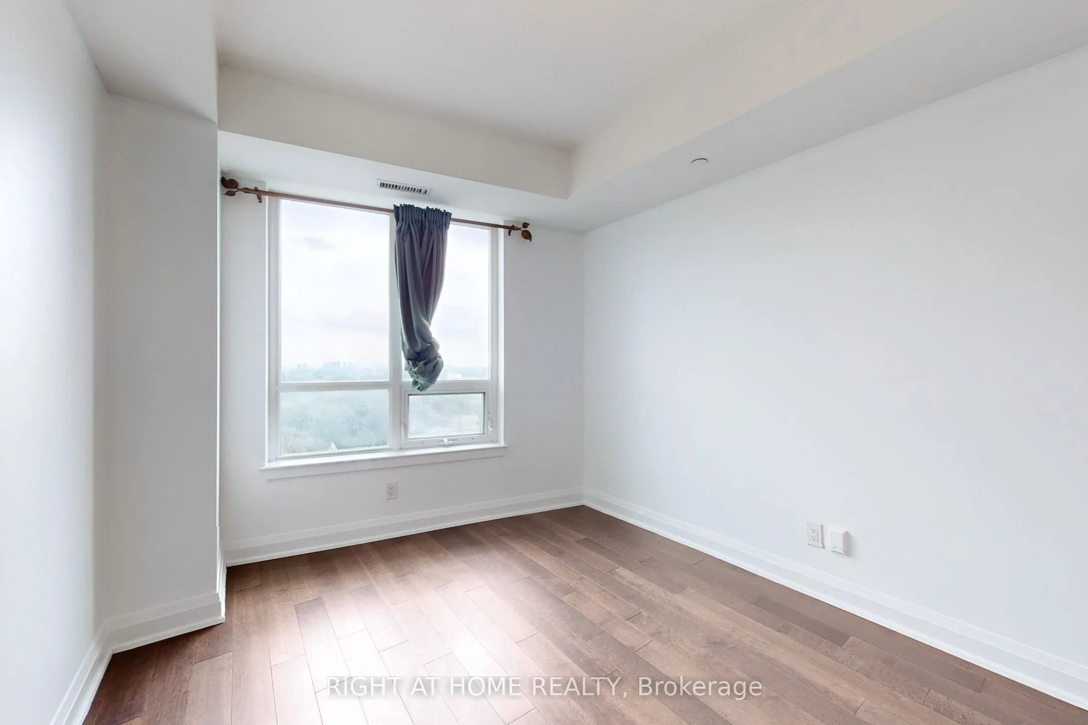 7161 Yonge Street, #1127