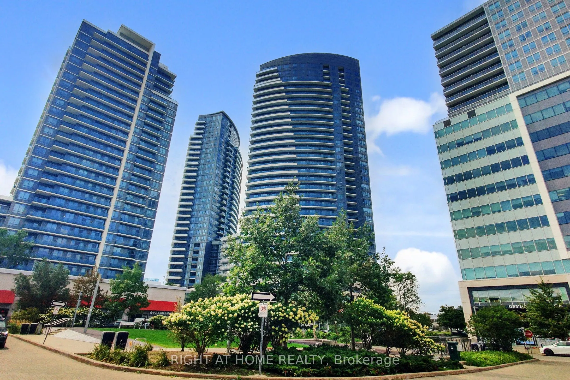 7161 Yonge Street, #1127