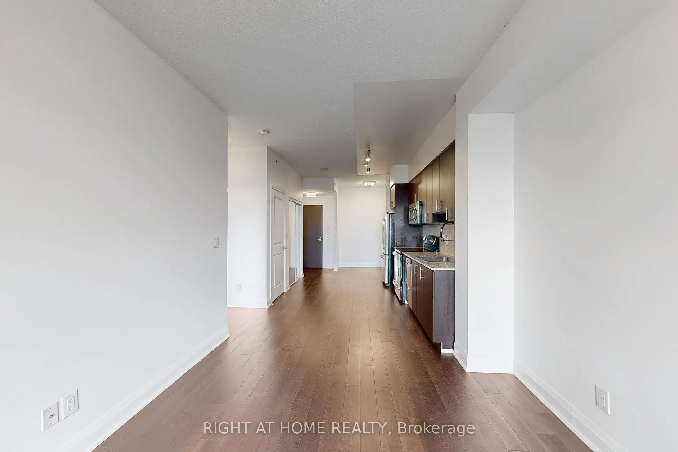 7161 Yonge Street, #1127