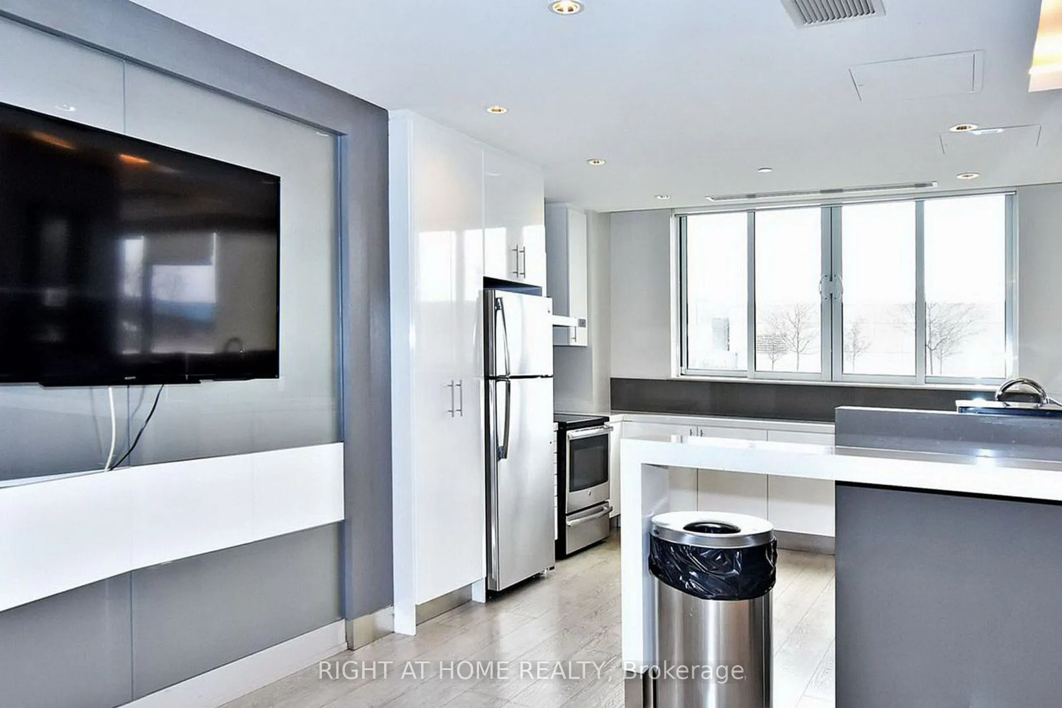 7161 Yonge Street, #1127