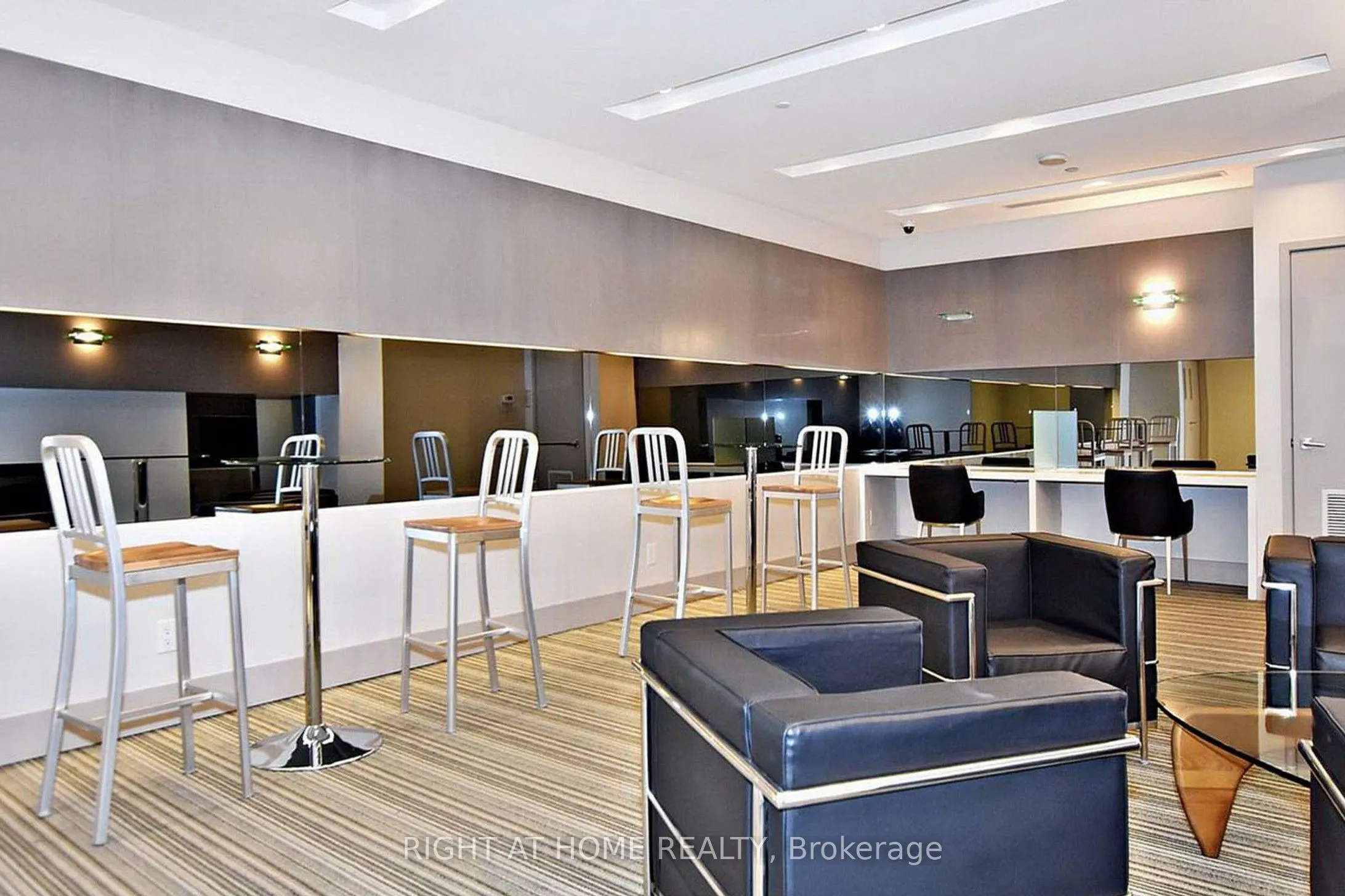 7161 Yonge Street, #1127