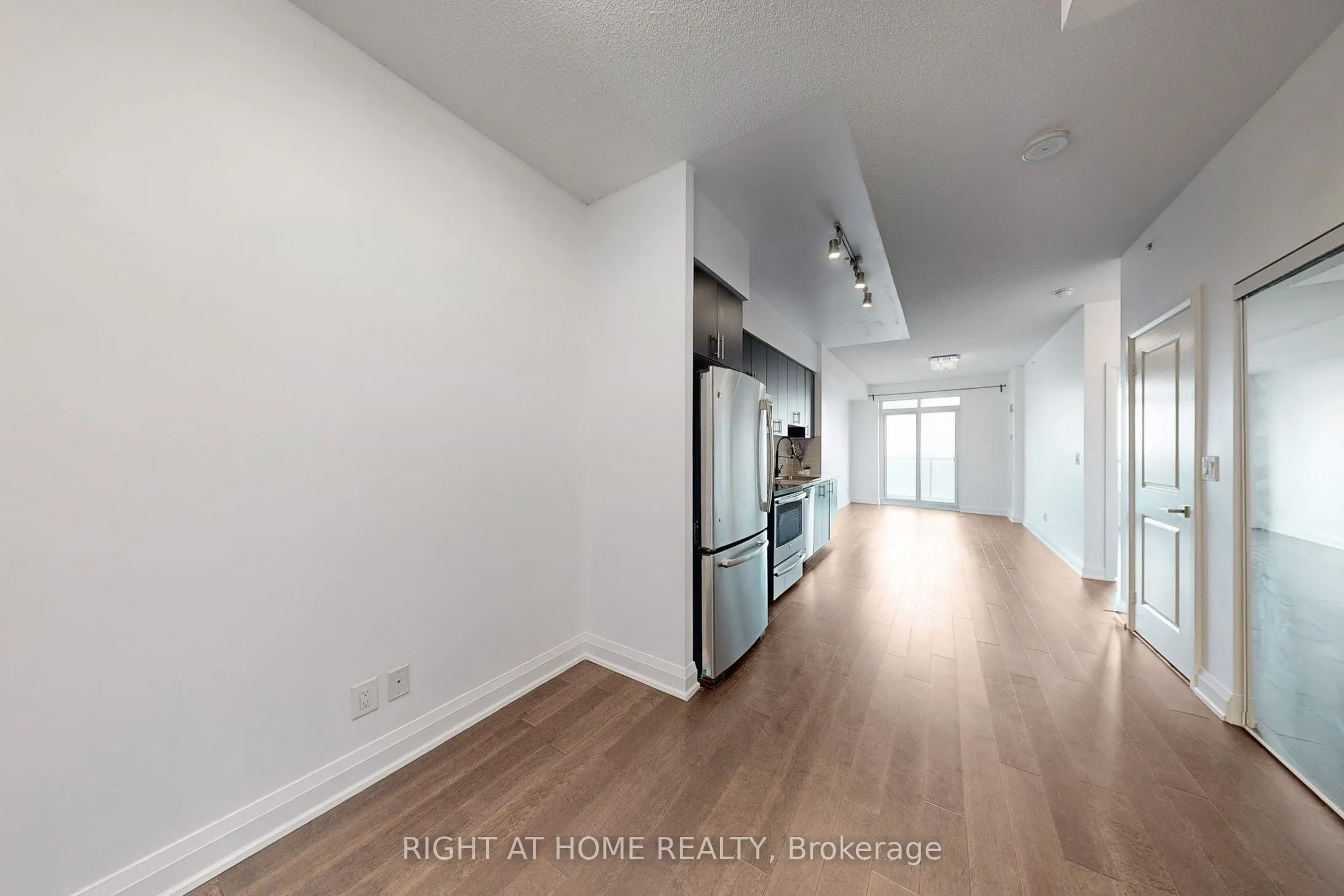 7161 Yonge Street, #1127