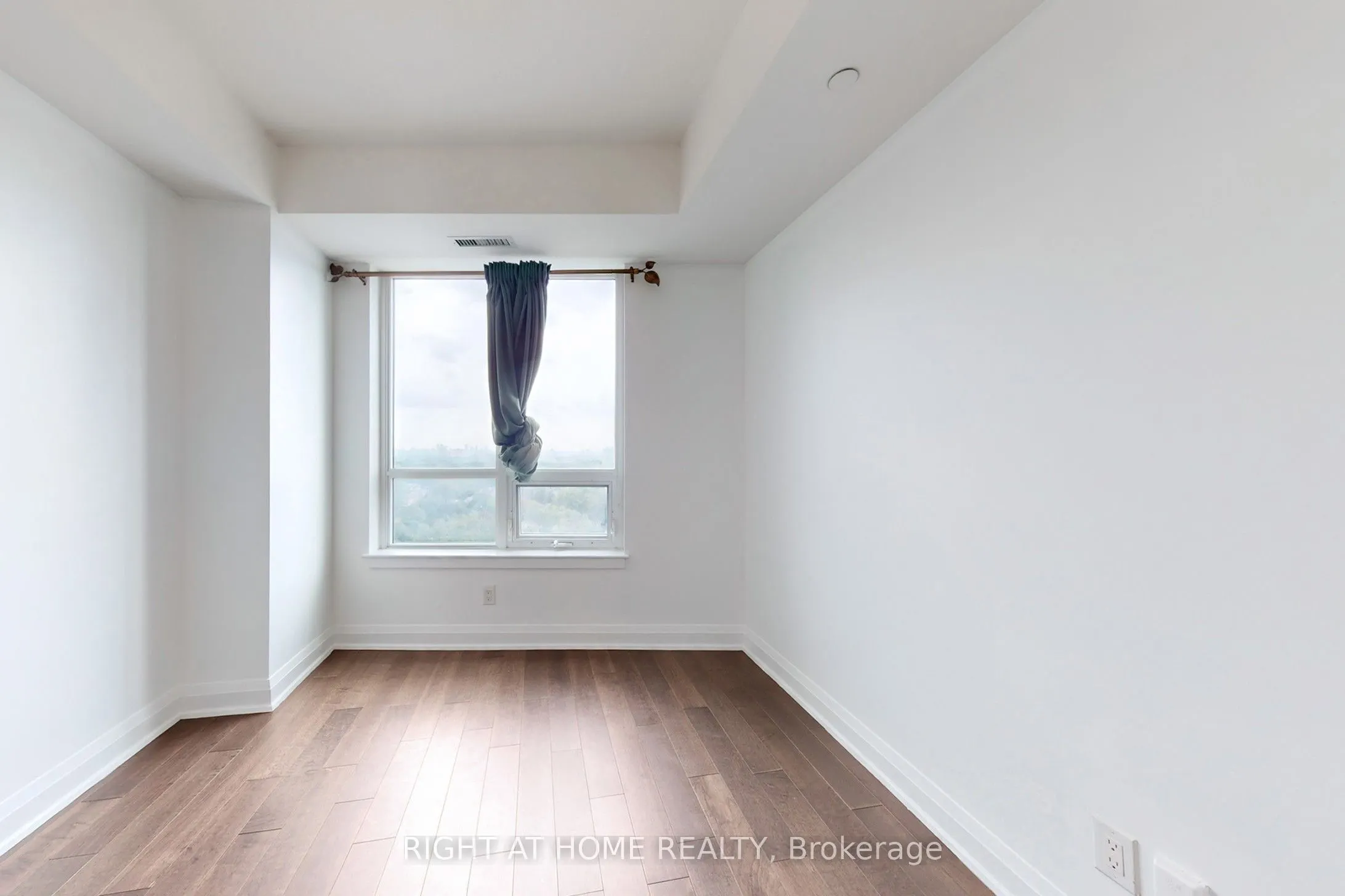 7161 Yonge Street, #1127