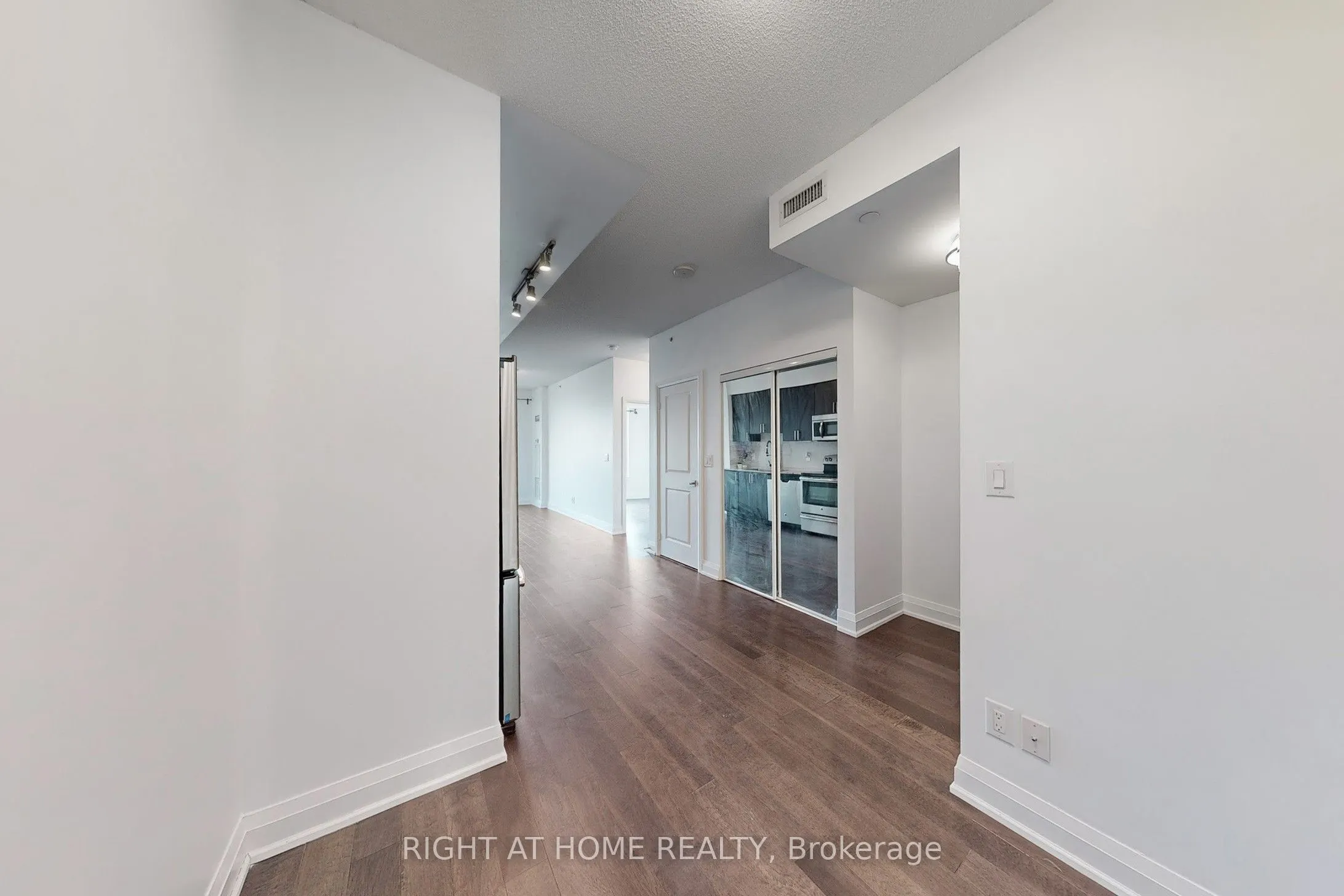 7161 Yonge Street, #1127