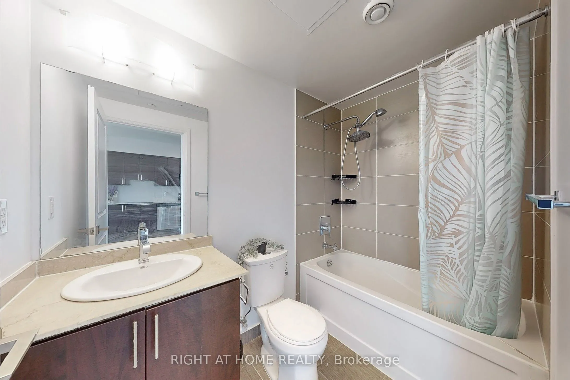 7161 Yonge Street, #1127