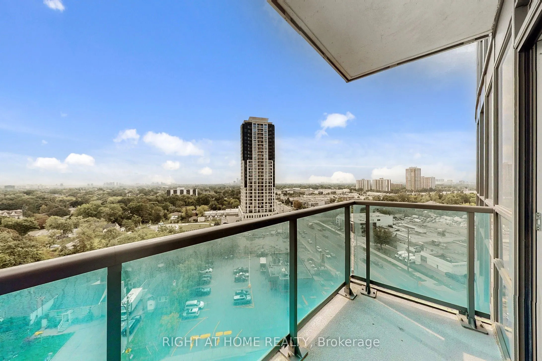7161 Yonge Street, #1127