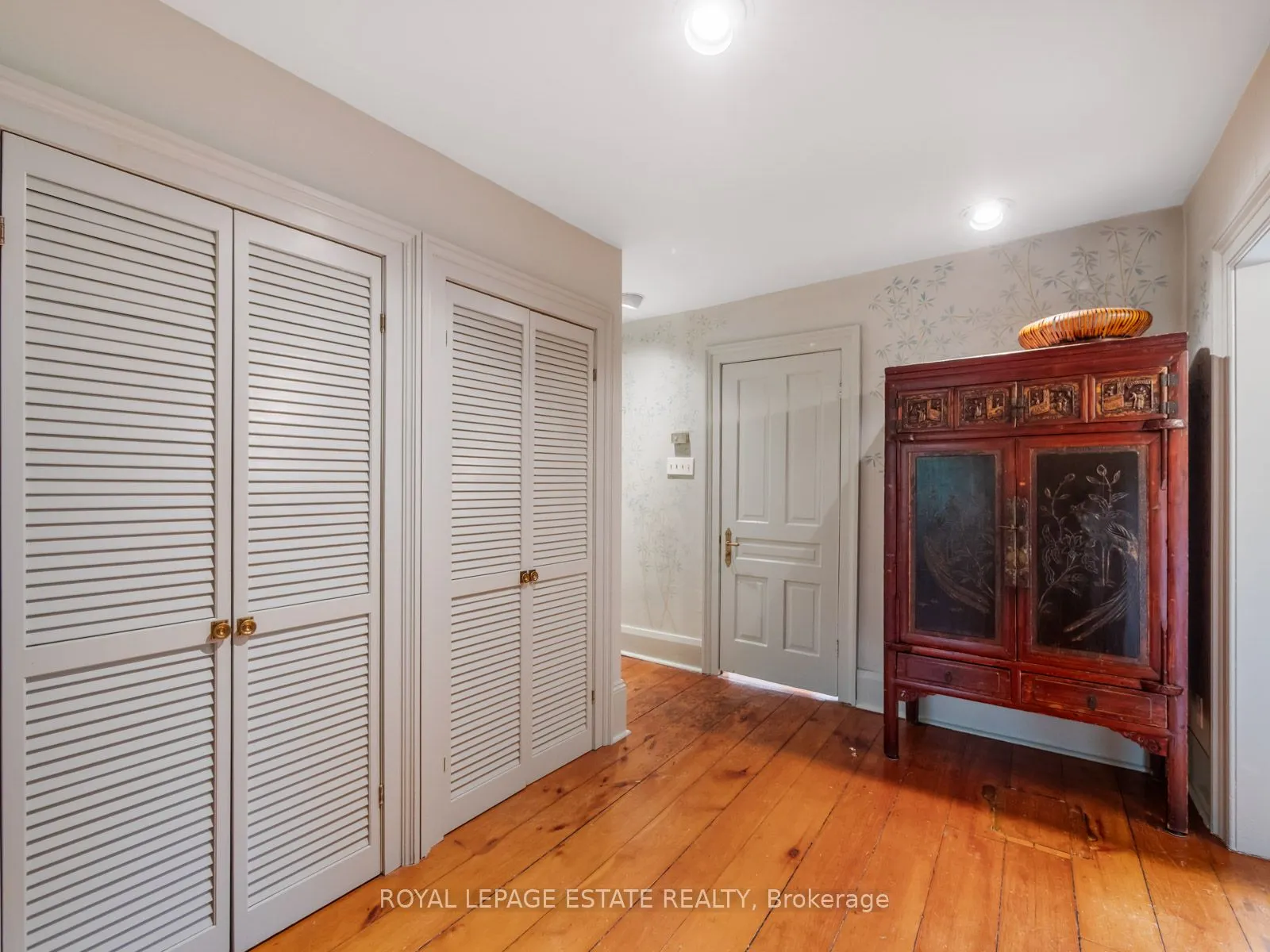 89 Main Street S