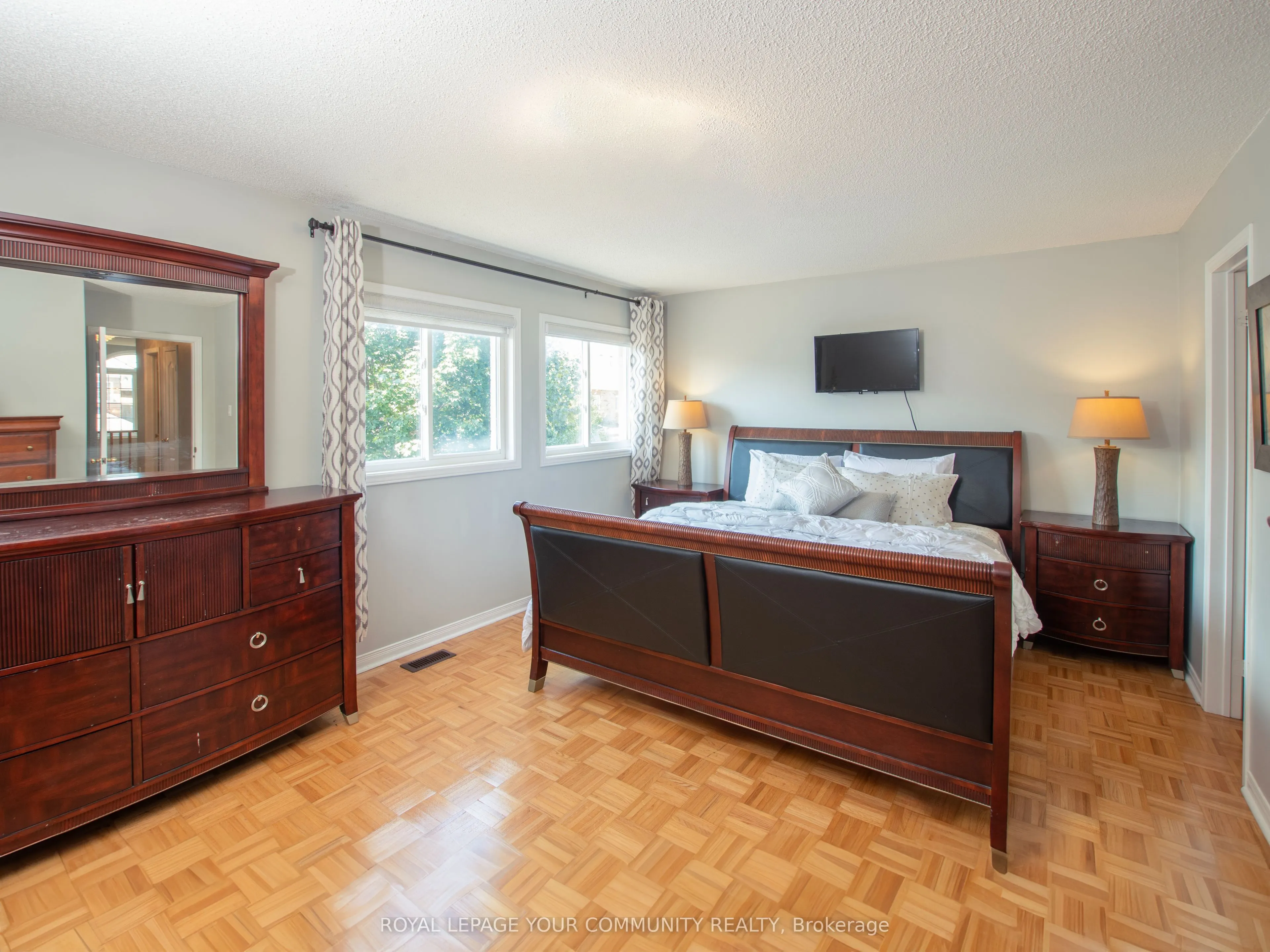 226 Kayla Crescent