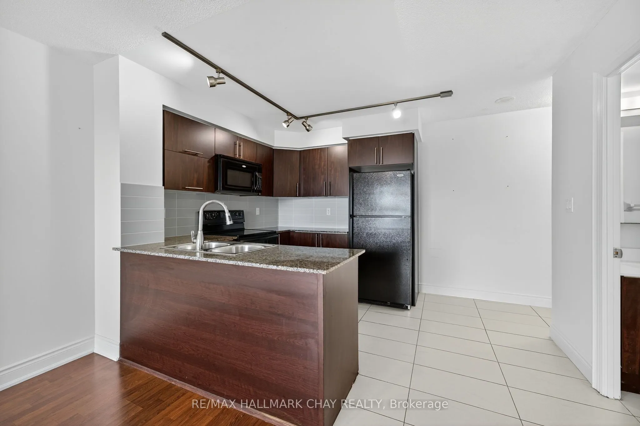 60 South Town Centre Boulevard, #819