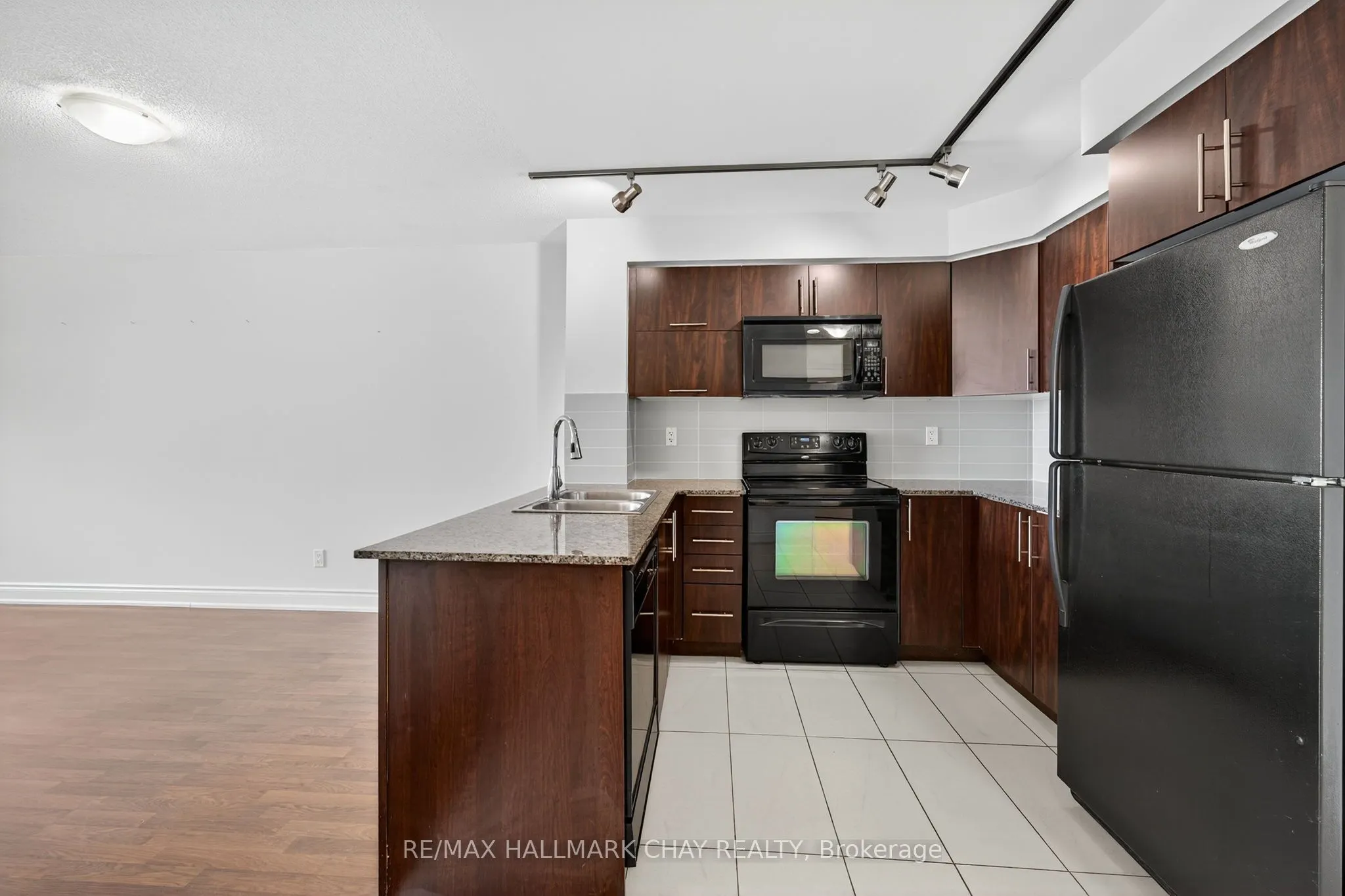 60 South Town Centre Boulevard, #819