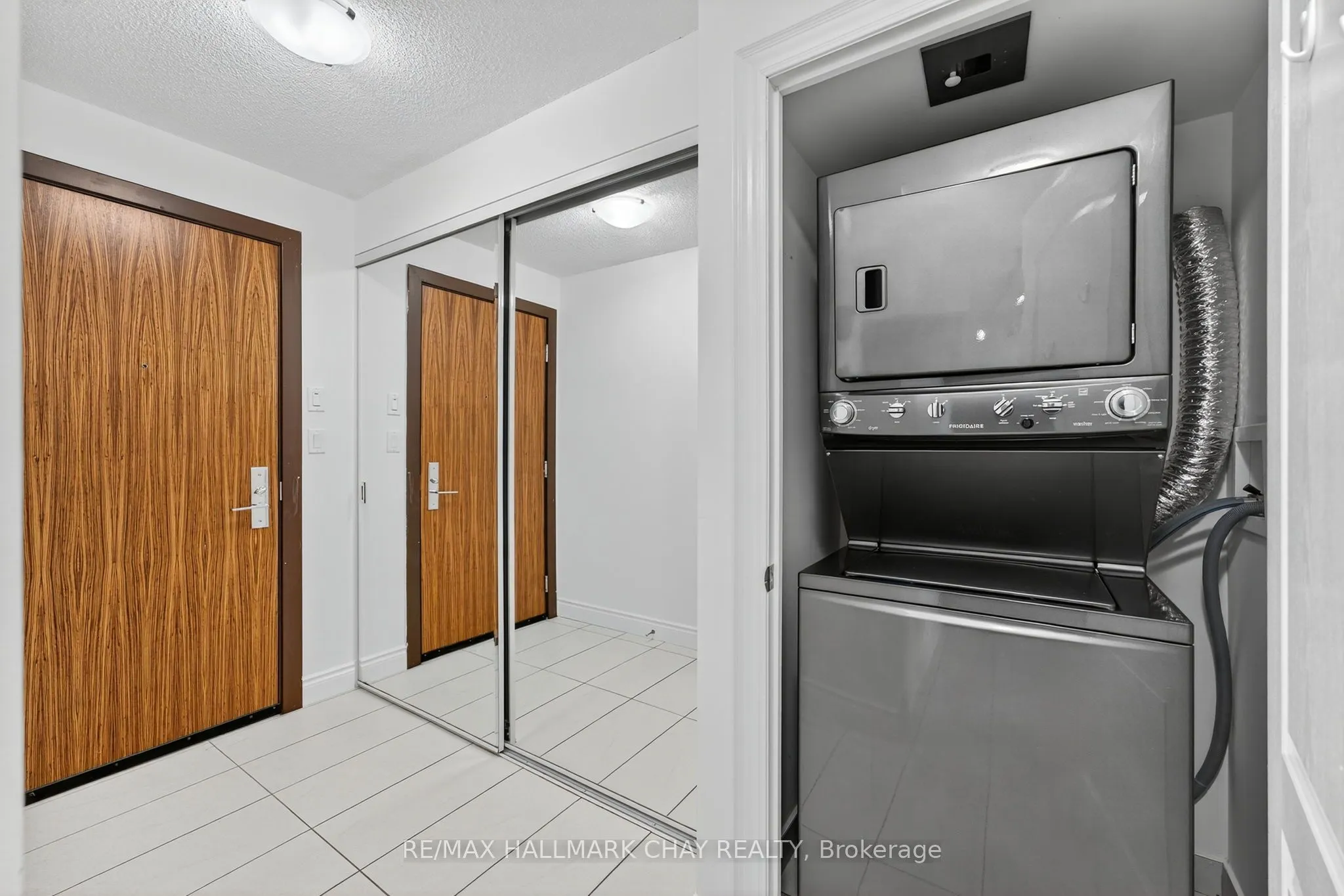 60 South Town Centre Boulevard, #819
