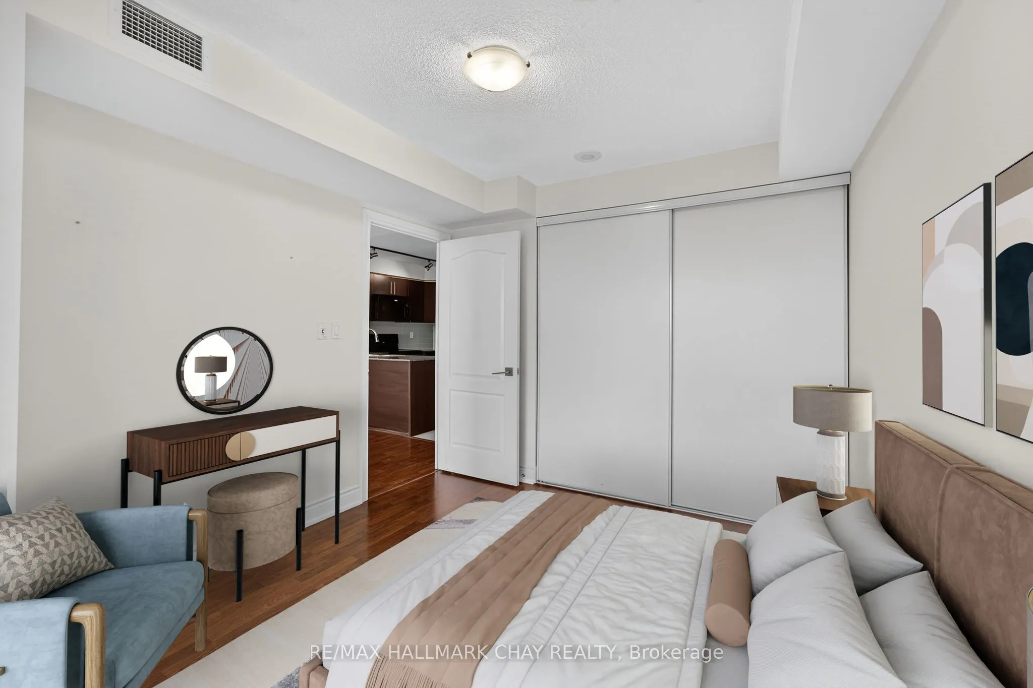 60 South Town Centre Boulevard, #819