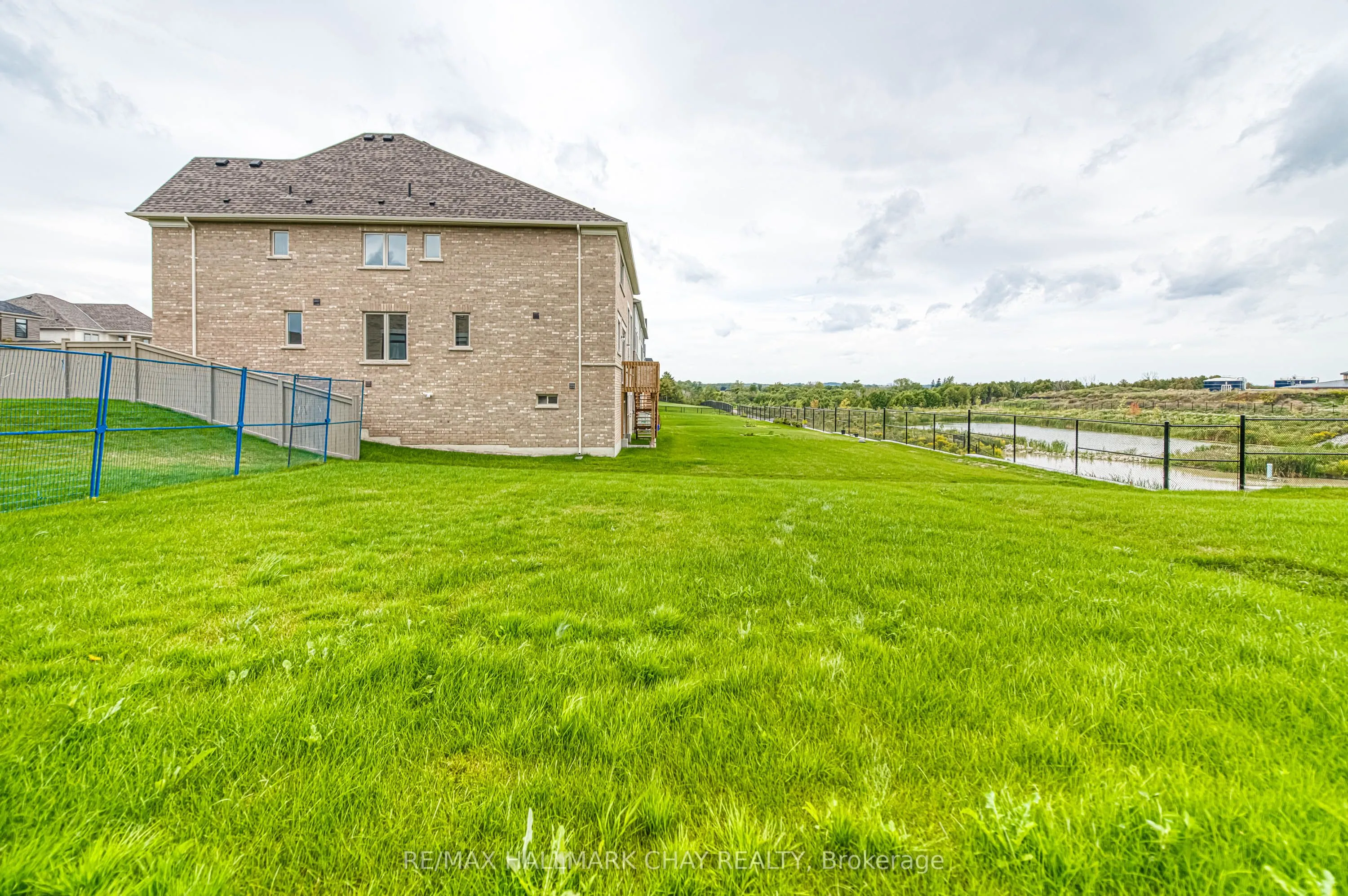 31 Bayberry Dr Drive E
