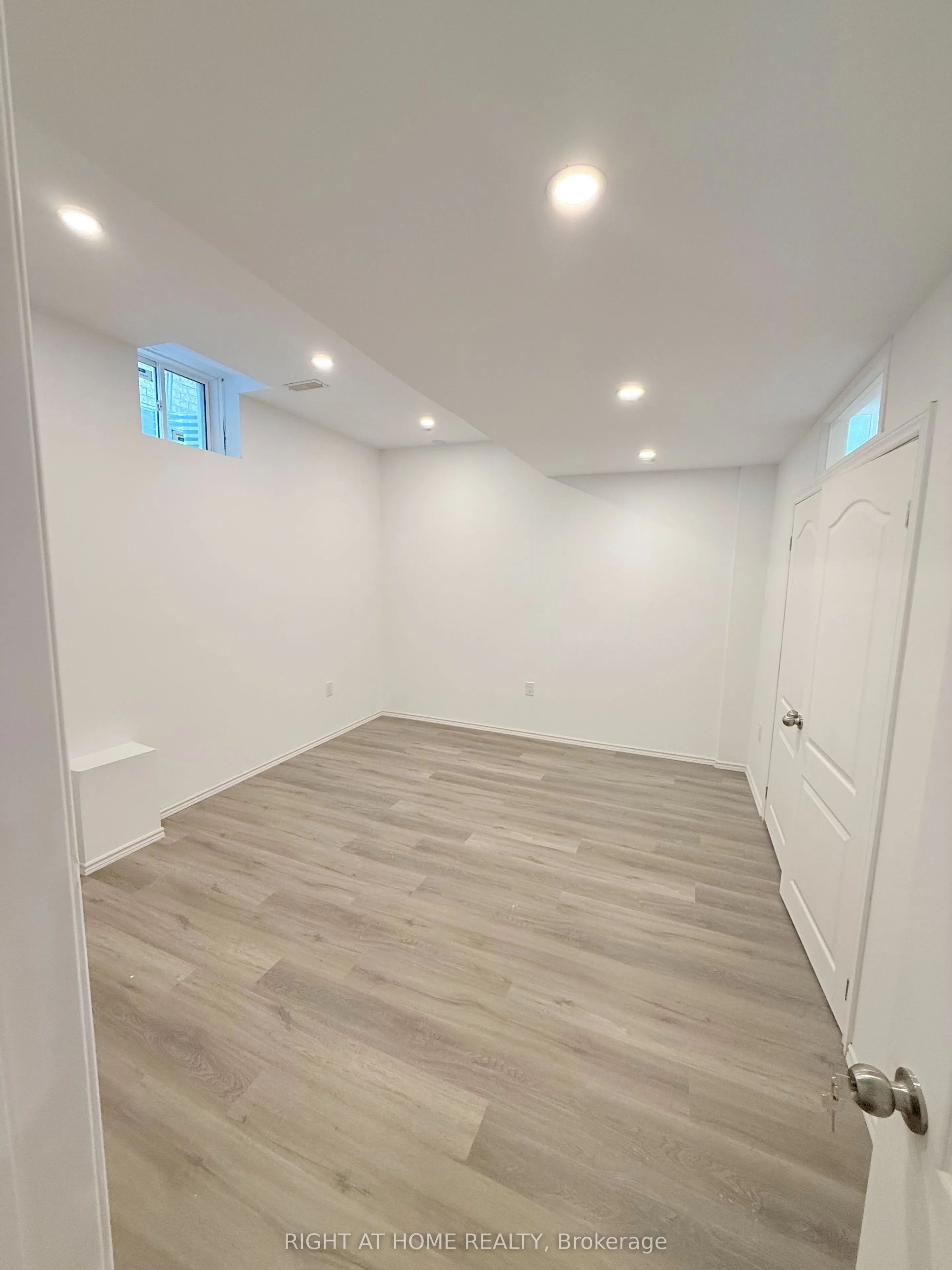 34 Whippletree Drive E