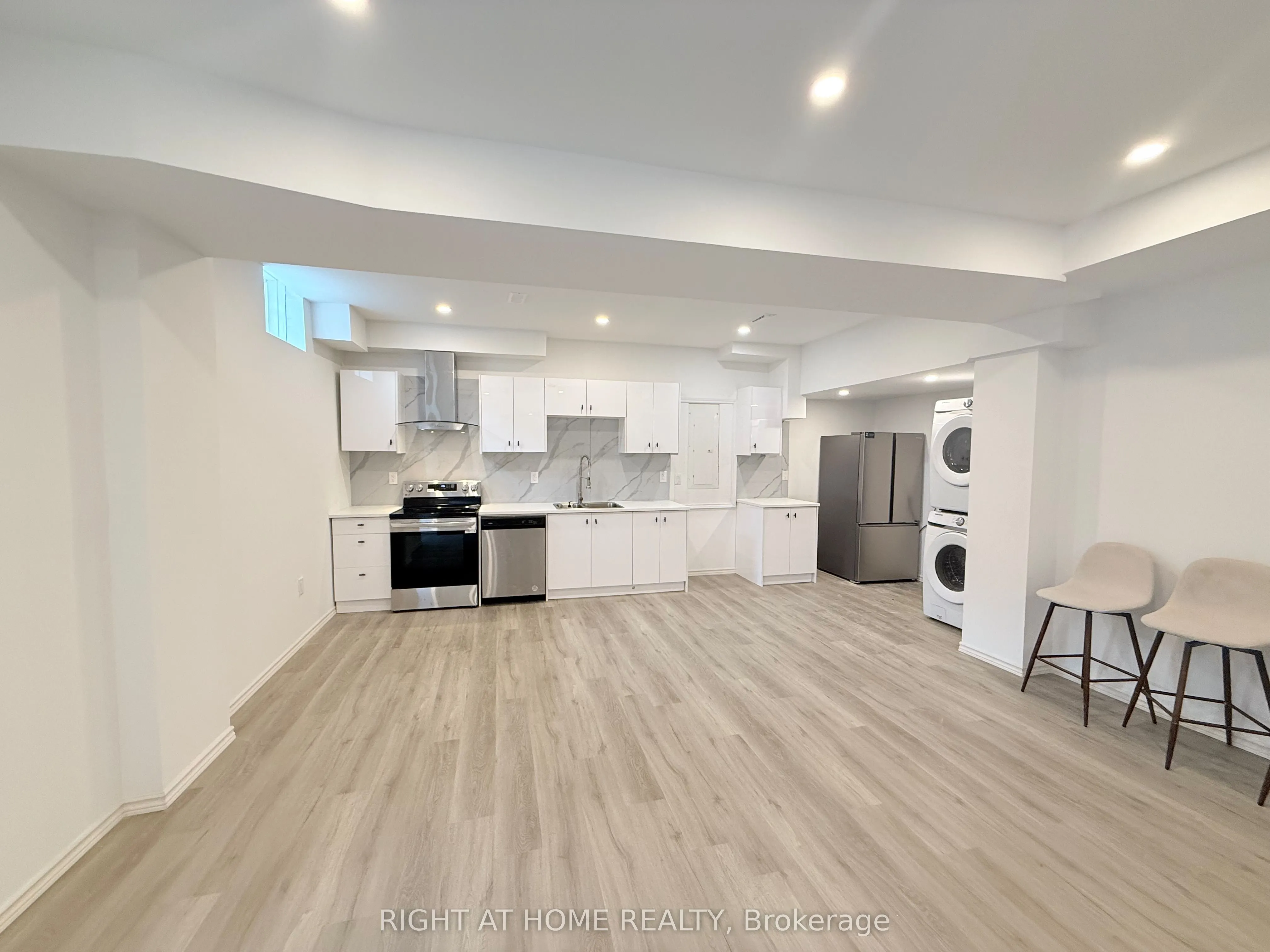 34 Whippletree Drive E