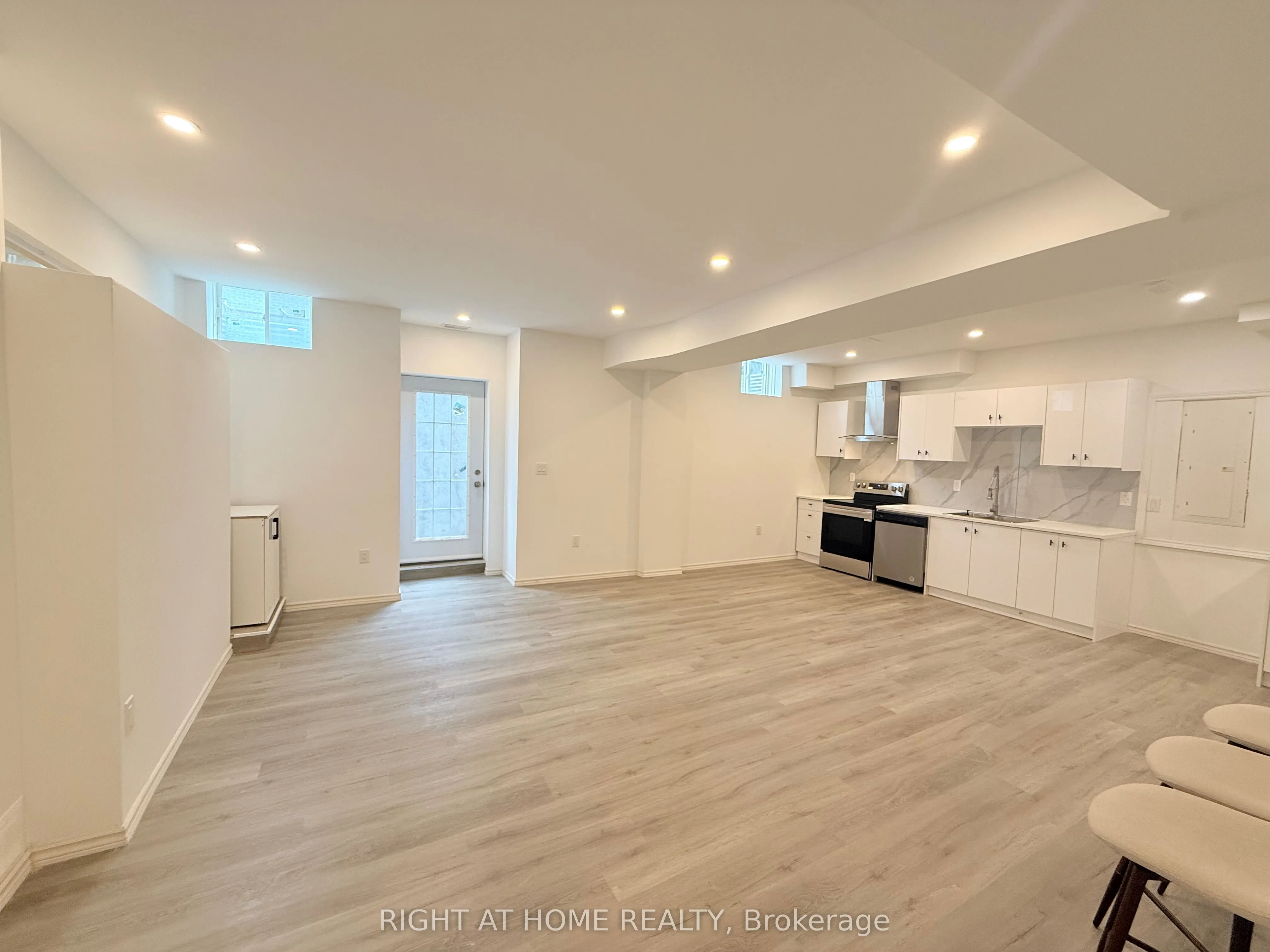 34 Whippletree Drive E