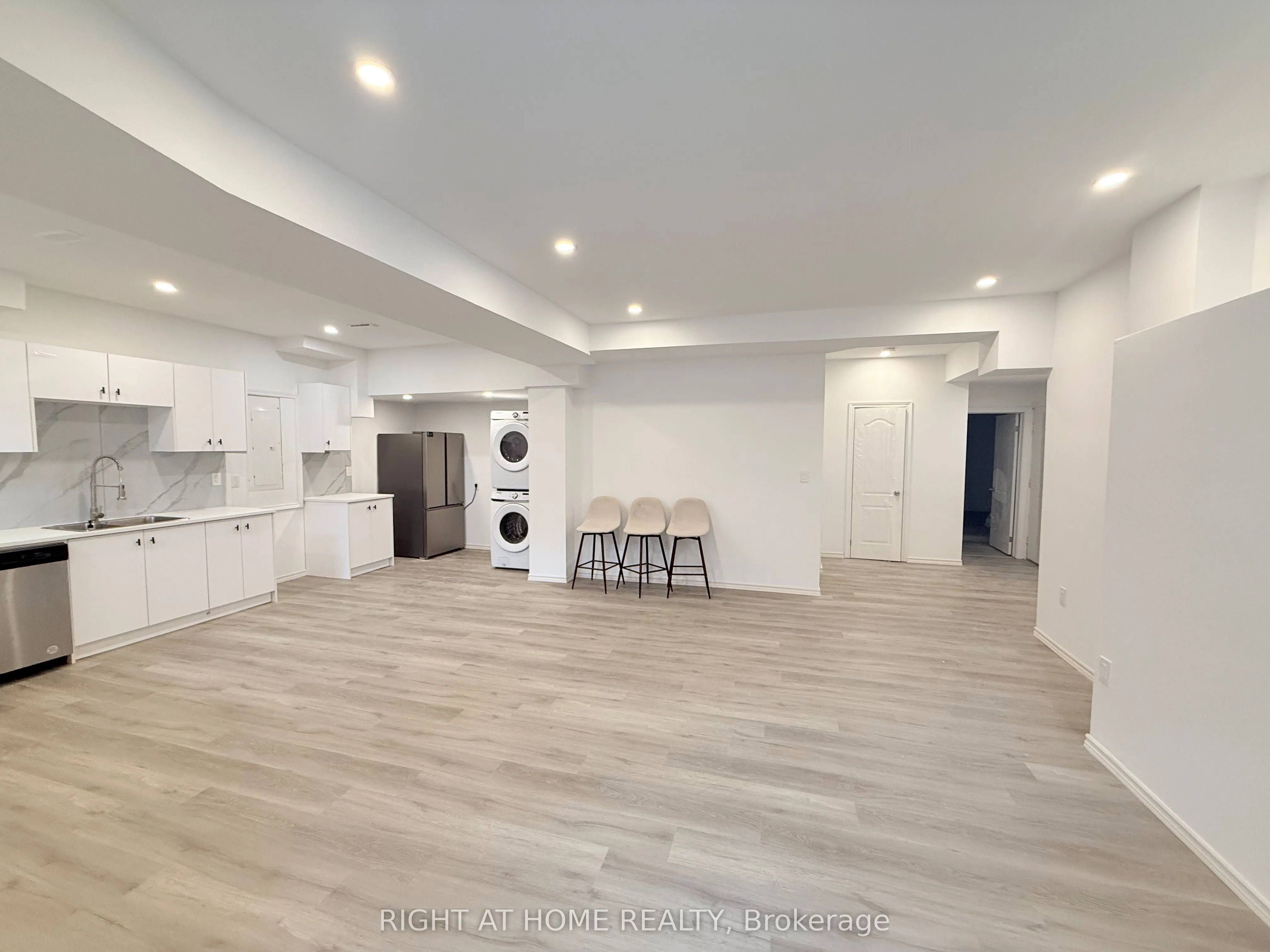 34 Whippletree Drive E