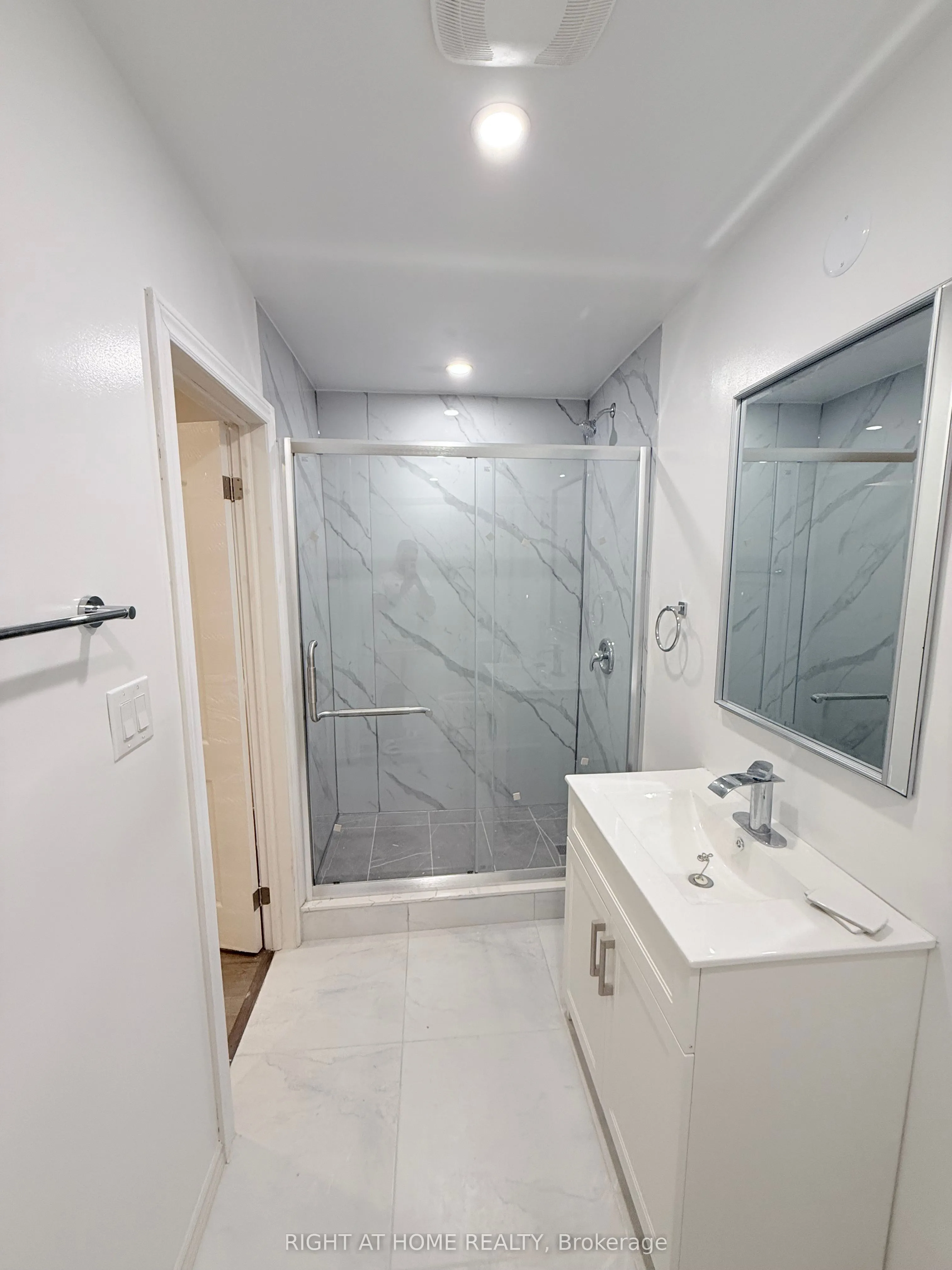 34 Whippletree Drive E