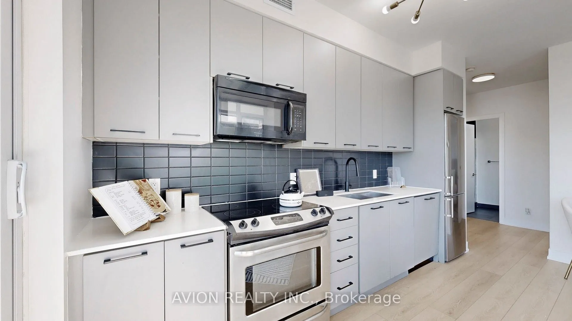 9471 Yonge Street, #532