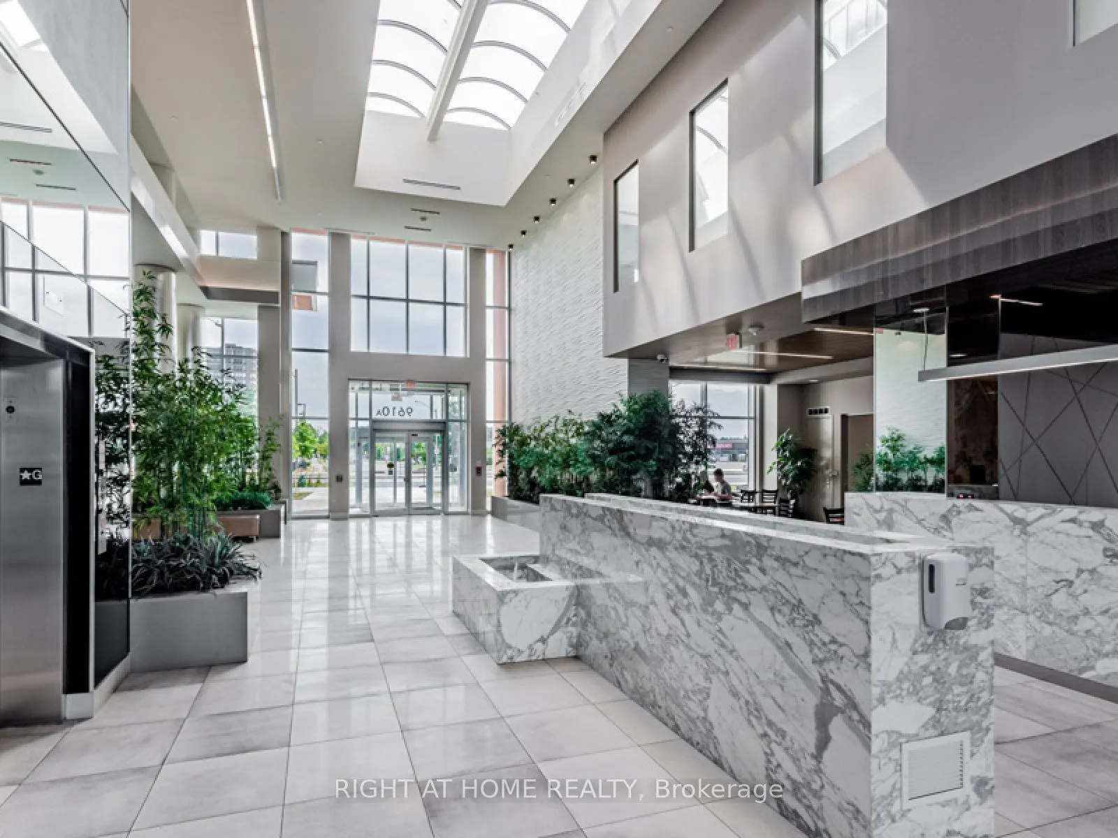 9600 Yonge Street, #1712B