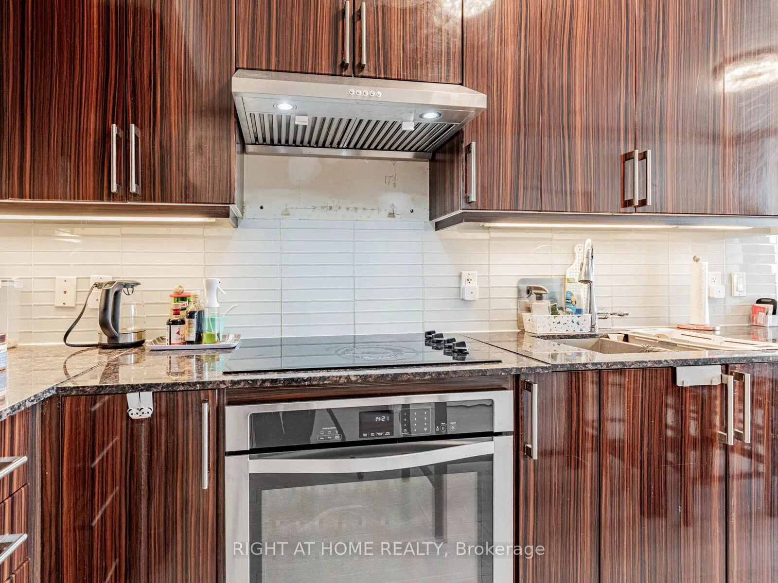 9600 Yonge Street, #1712B
