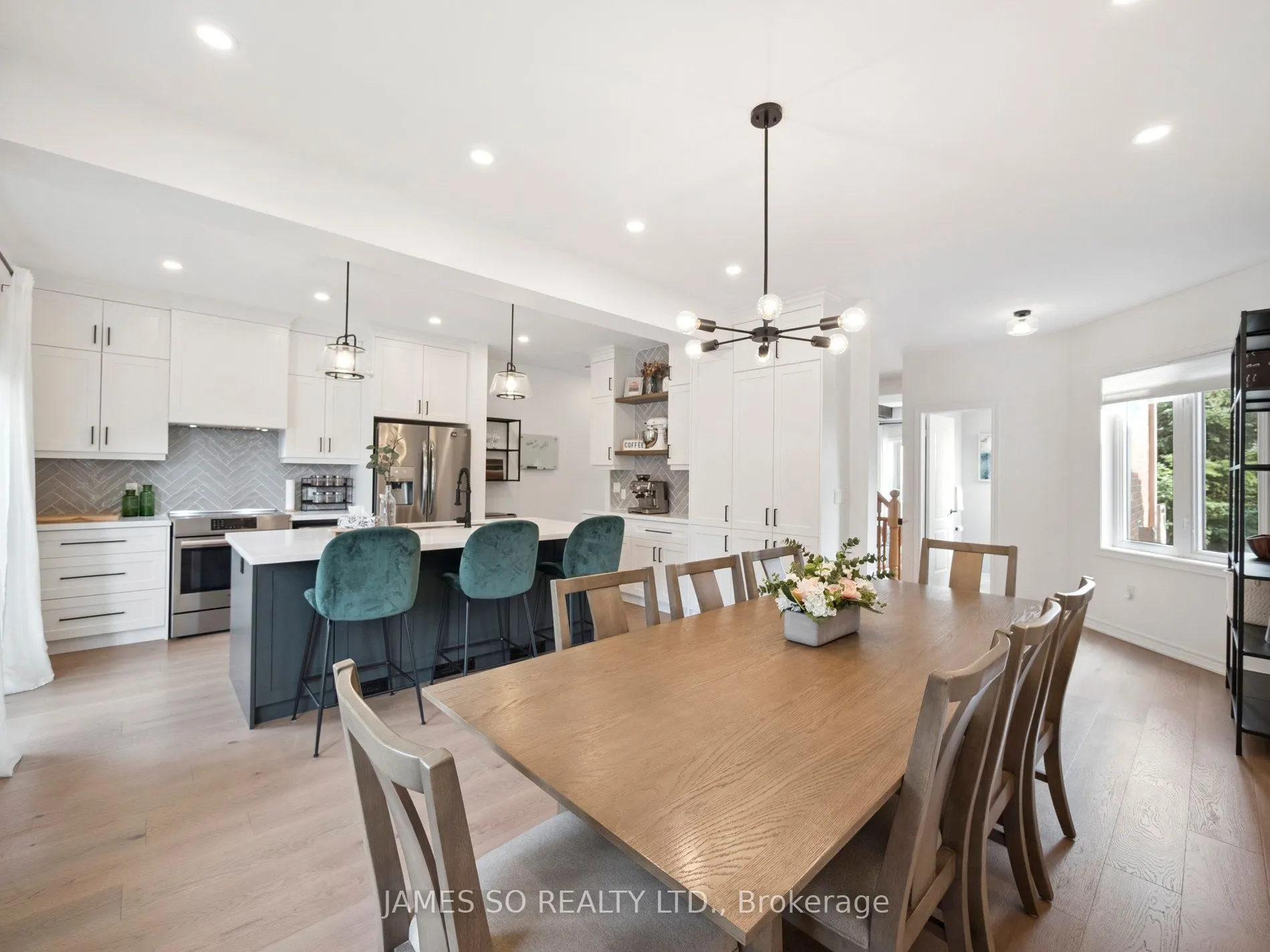 9133 Bayview Avenue, #39