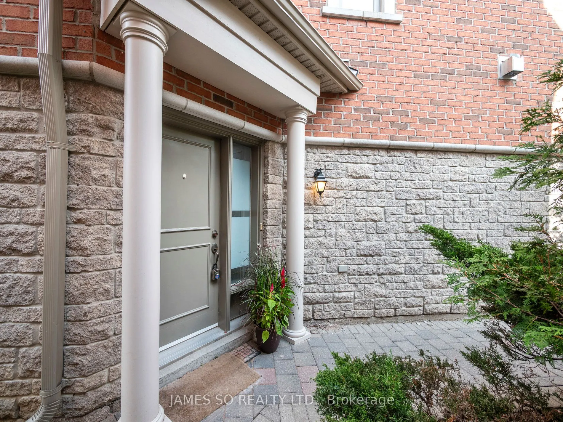 9133 Bayview Avenue, #39