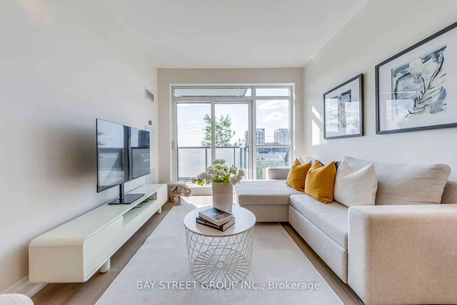 65 Oneida Crescent, #404