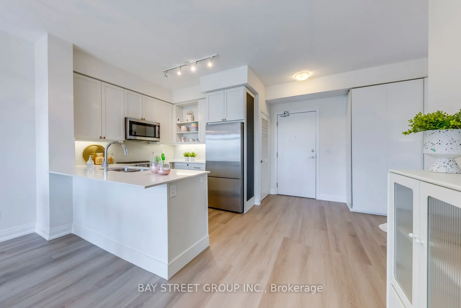 65 Oneida Crescent, #404