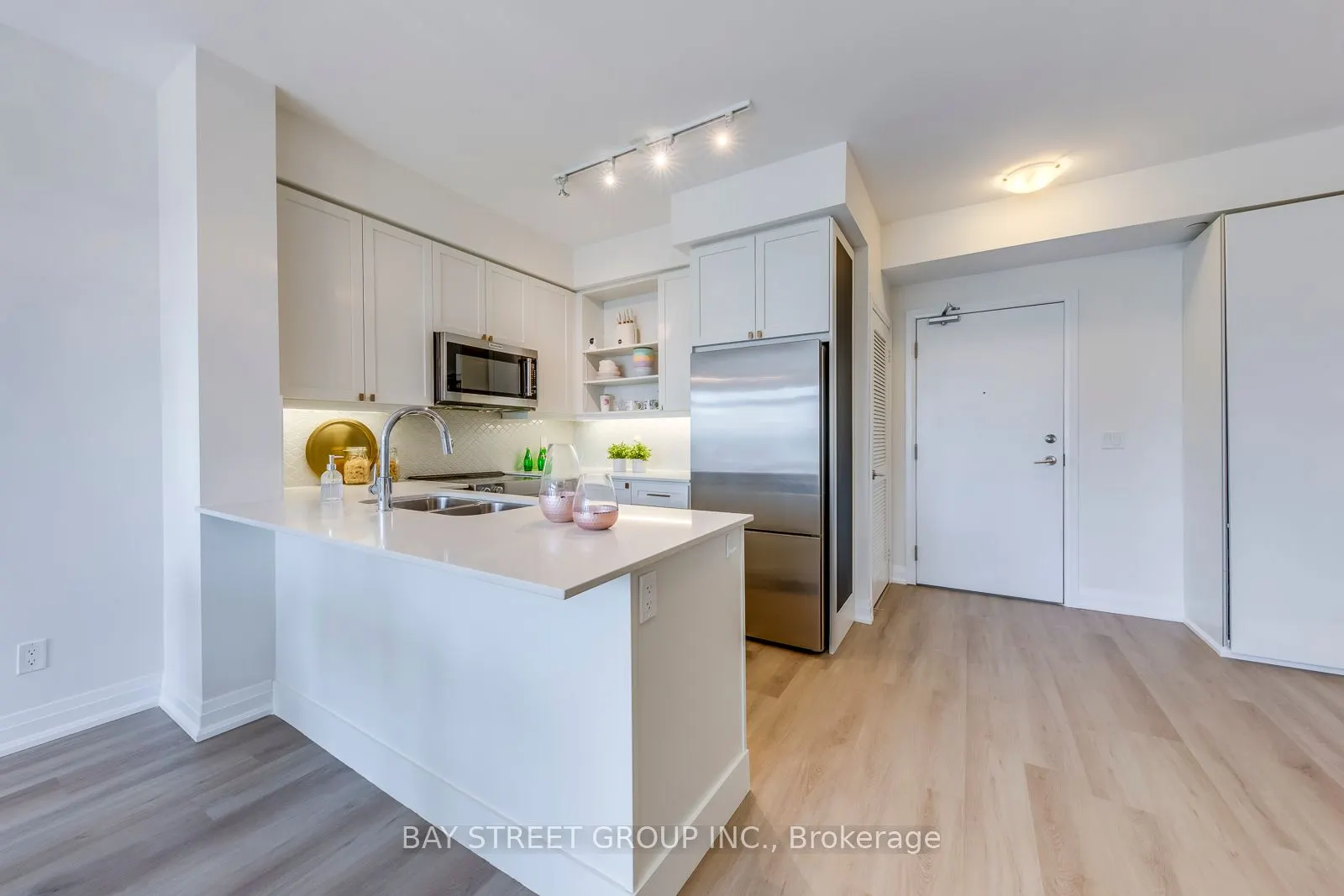 65 Oneida Crescent, #404