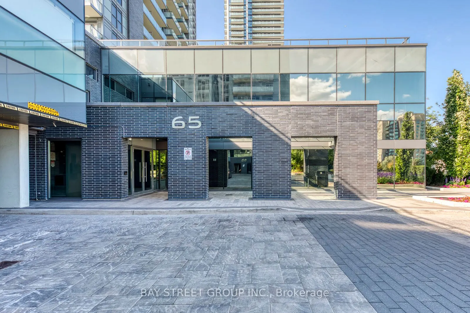 65 Oneida Crescent, #404