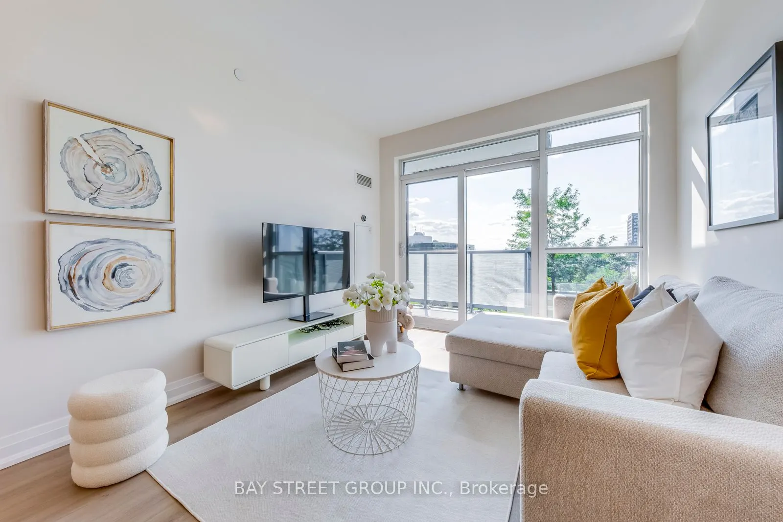 65 Oneida Crescent, #404