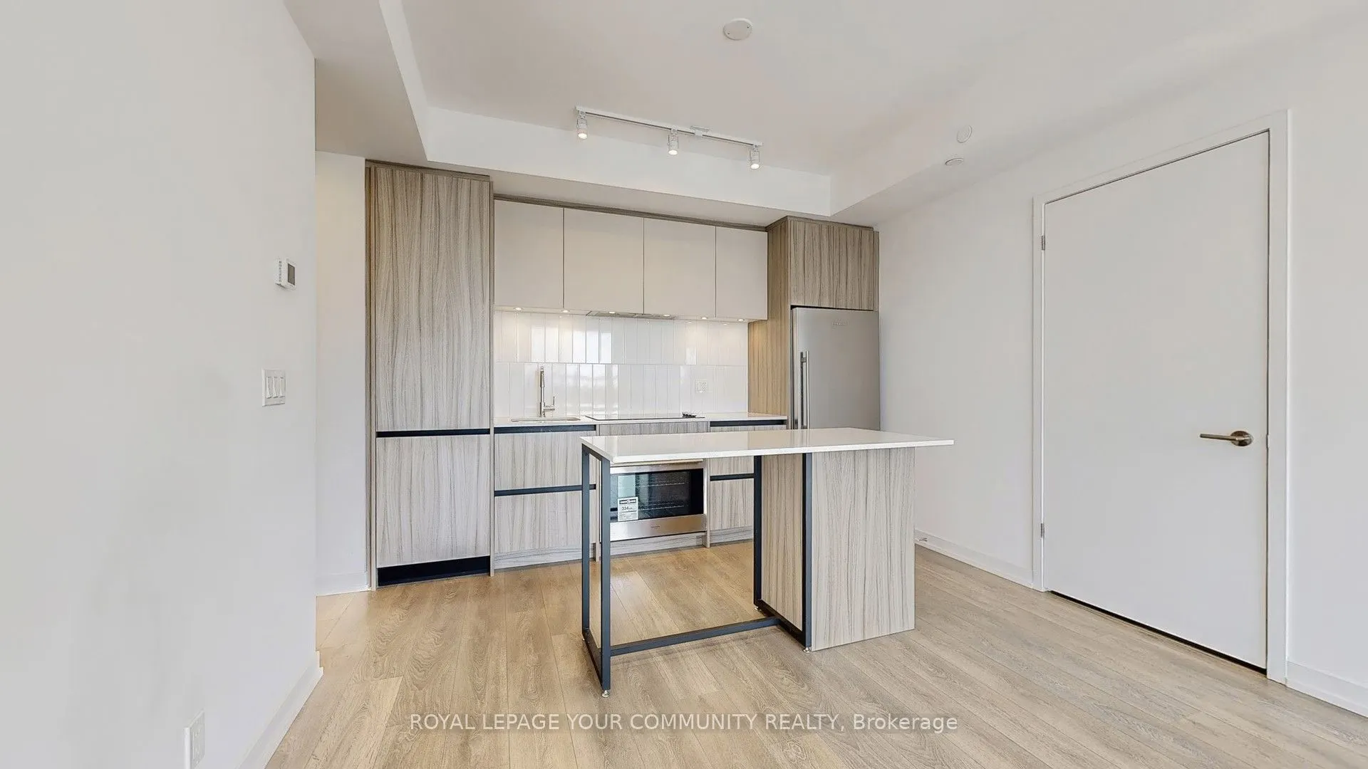 8 Beverley Glen Boulevard, #626