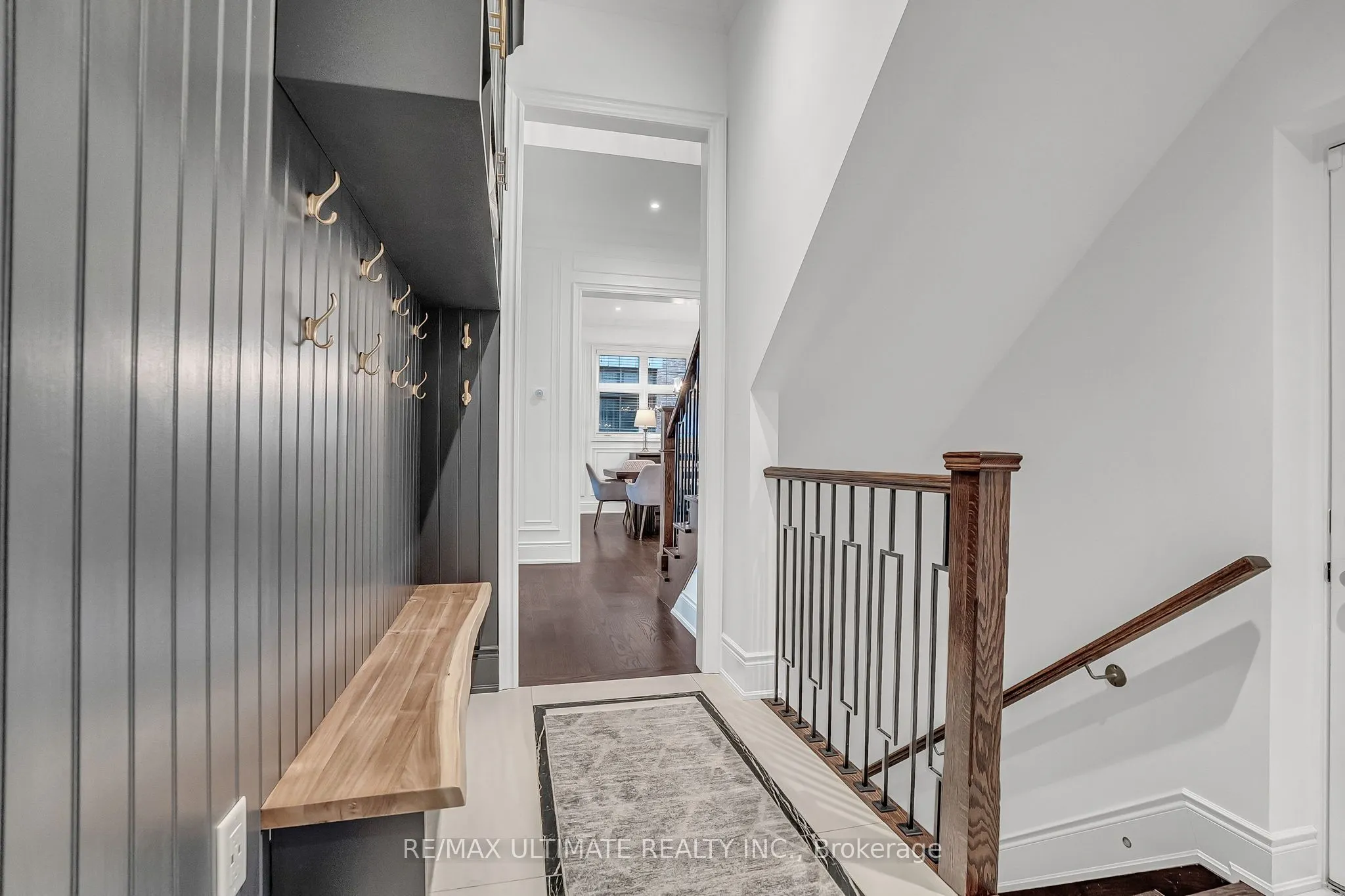 60 Cairns Gate