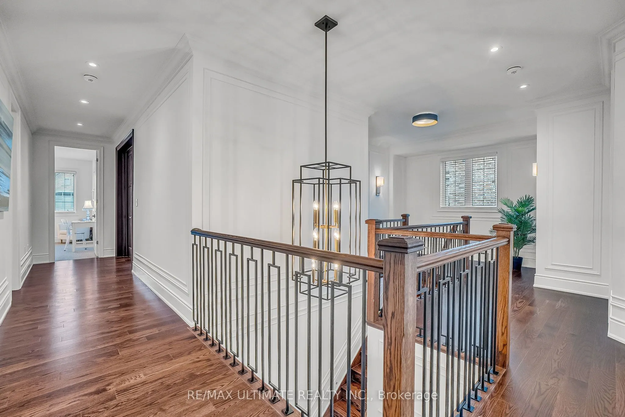 60 Cairns Gate