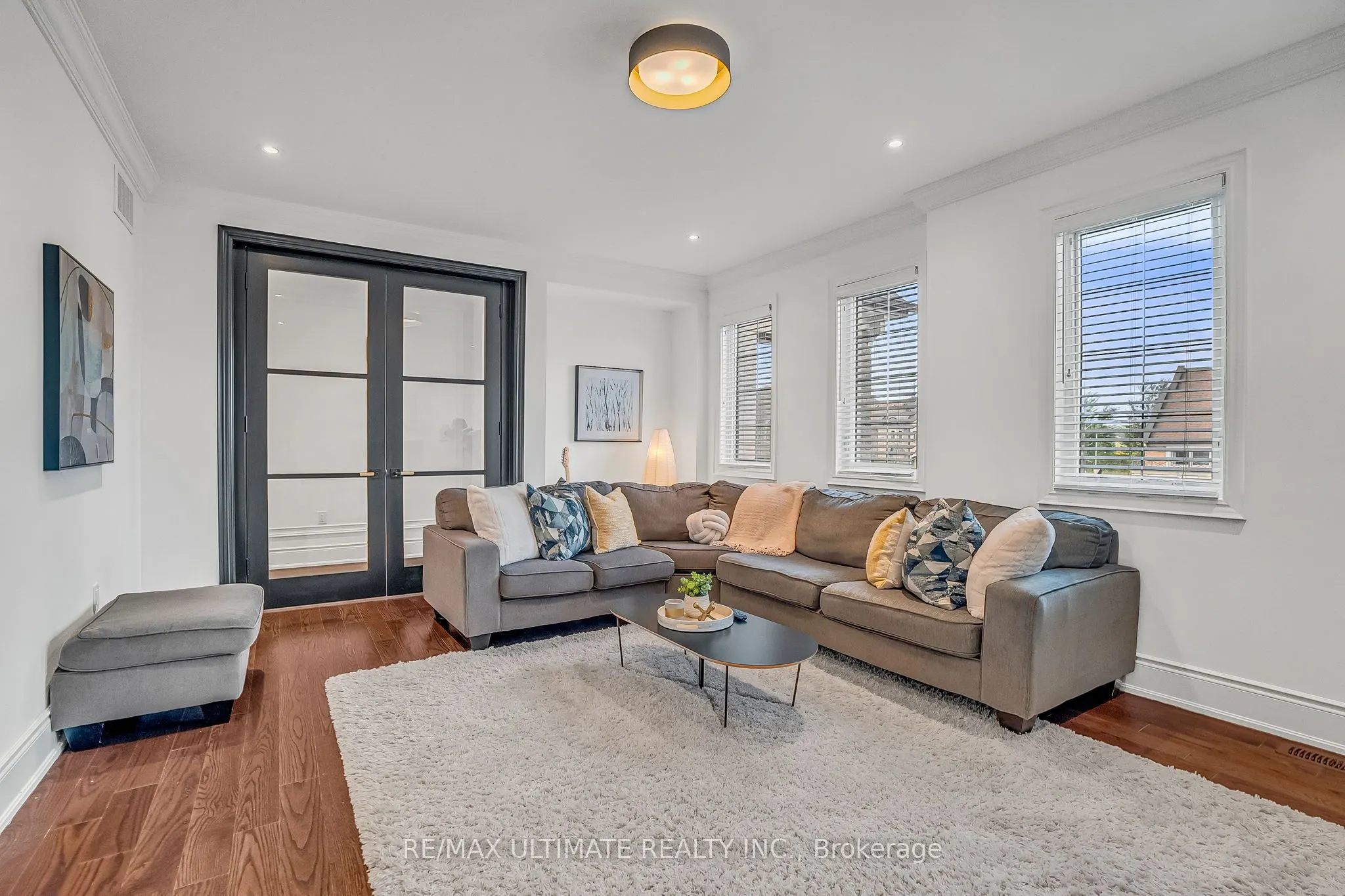 60 Cairns Gate