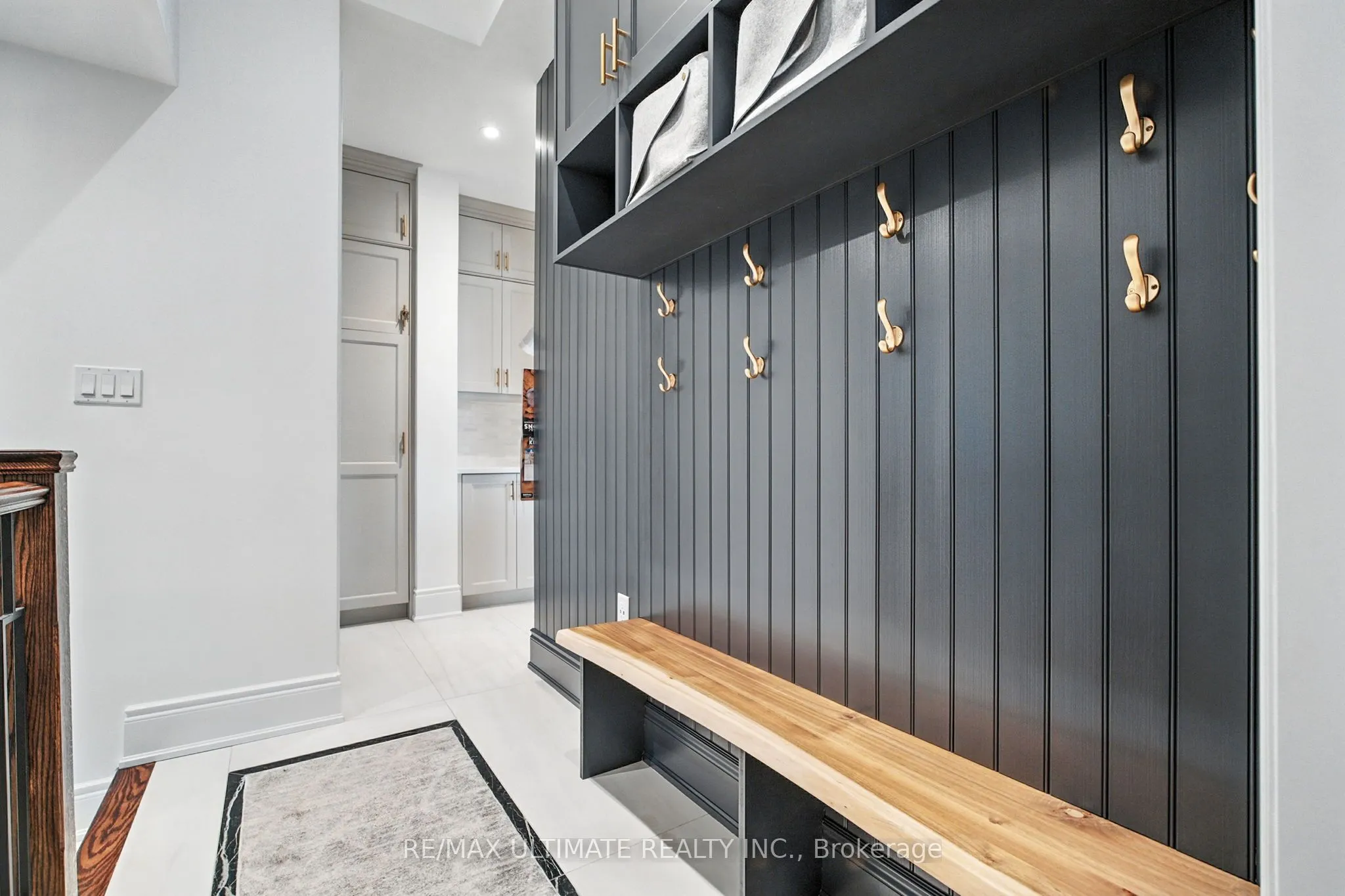 60 Cairns Gate