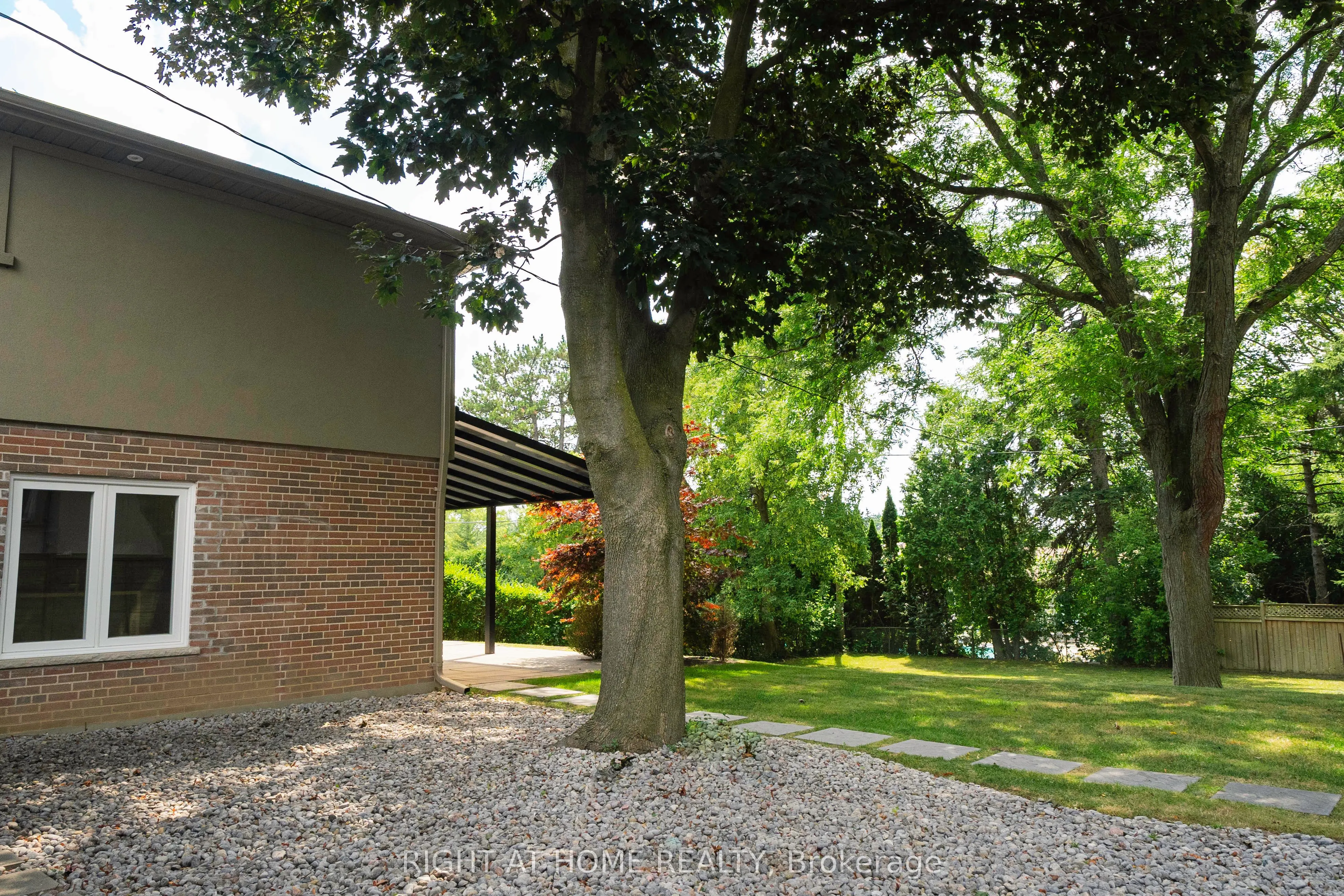 34 Wildrose Crescent