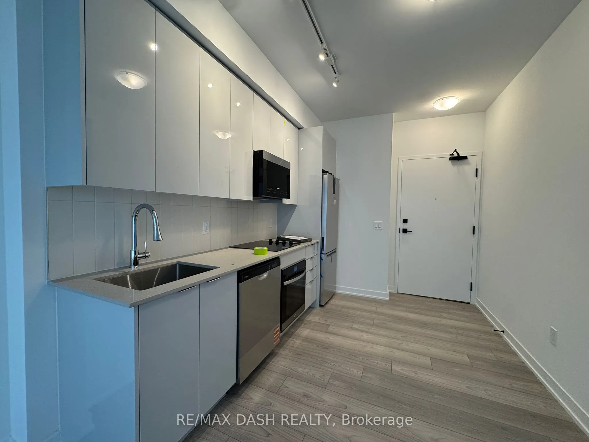 10 Abeja Street, #819